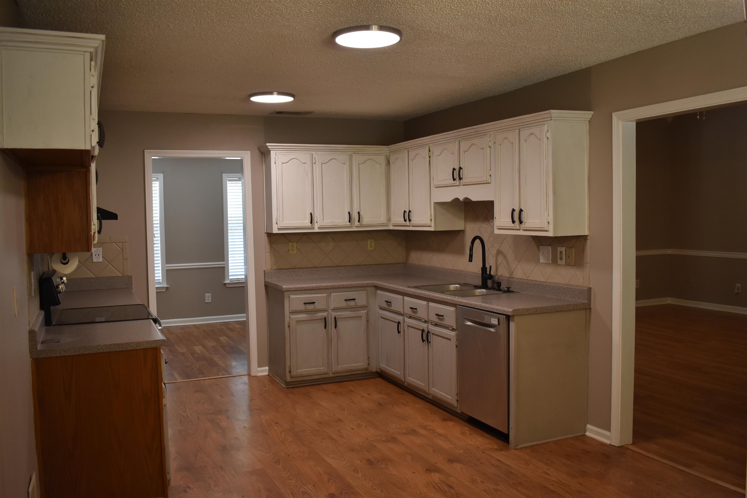 153 Fleming Ave Property Photo 9