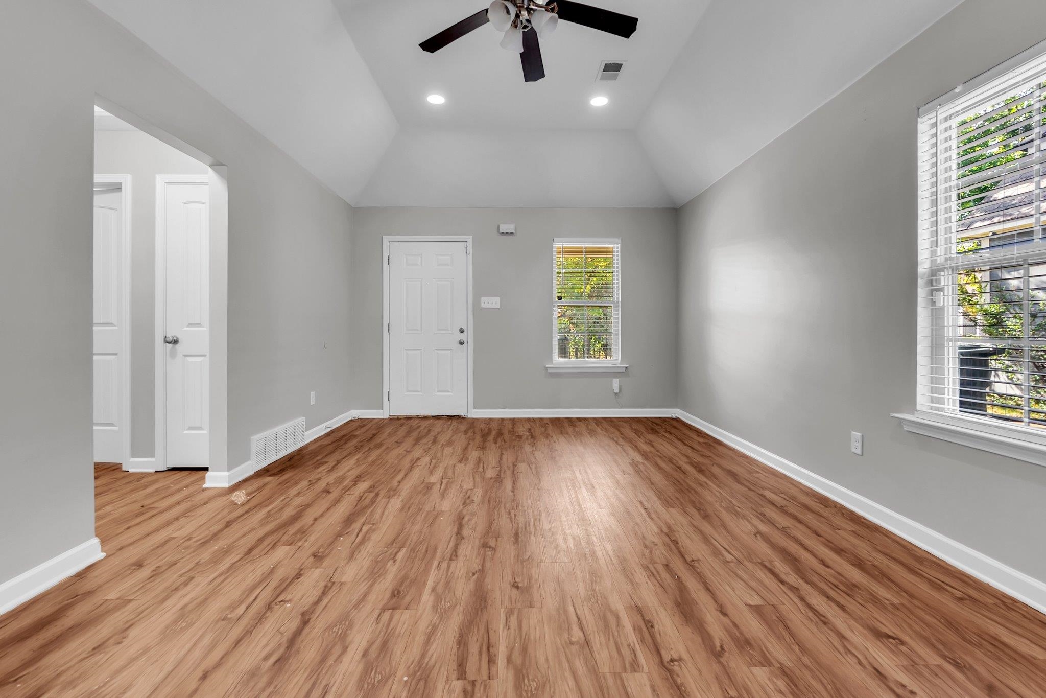 1322 Larkin Ave Property Photo 3