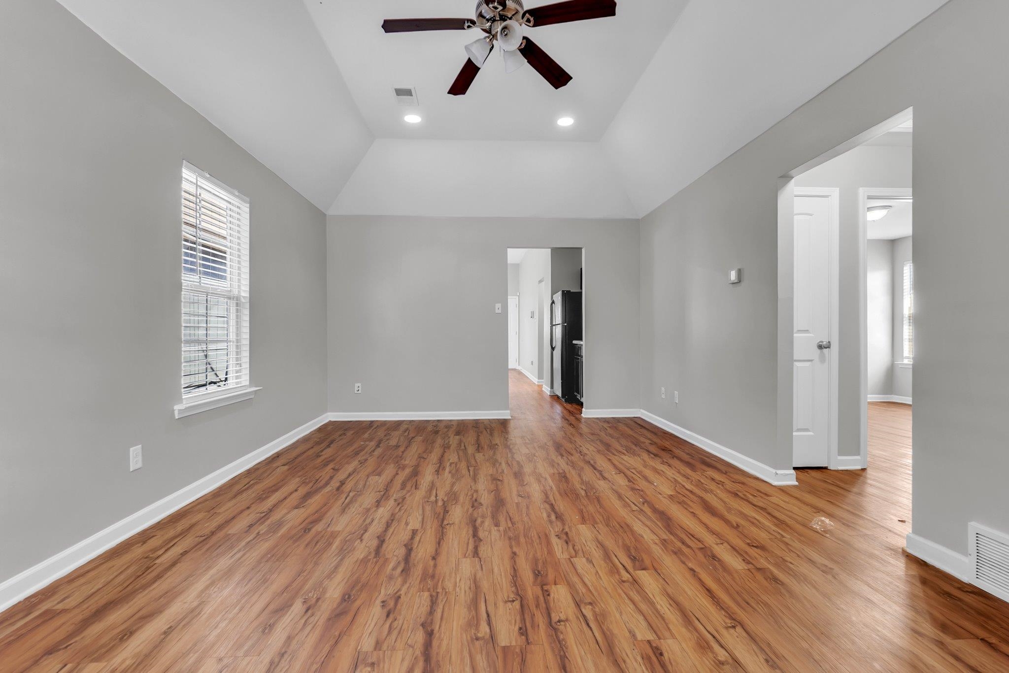 1322 Larkin Ave Property Photo 4
