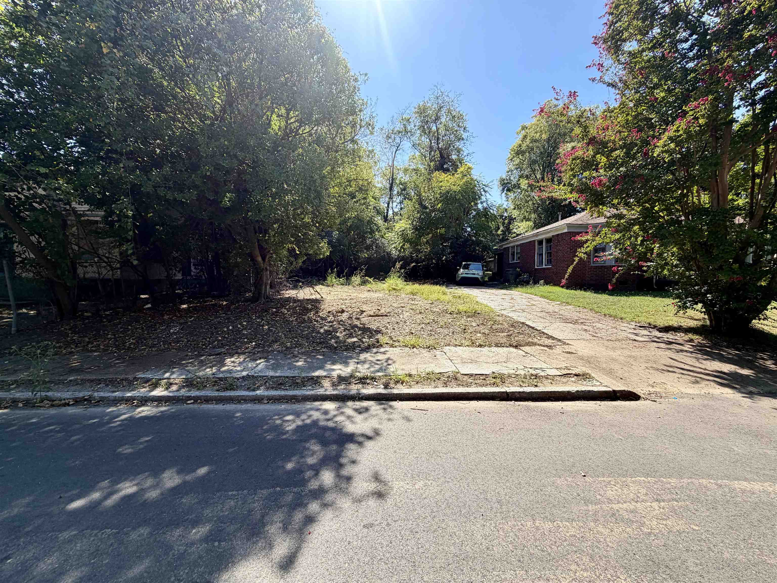 2425 Forrest Ave Property Photo 1