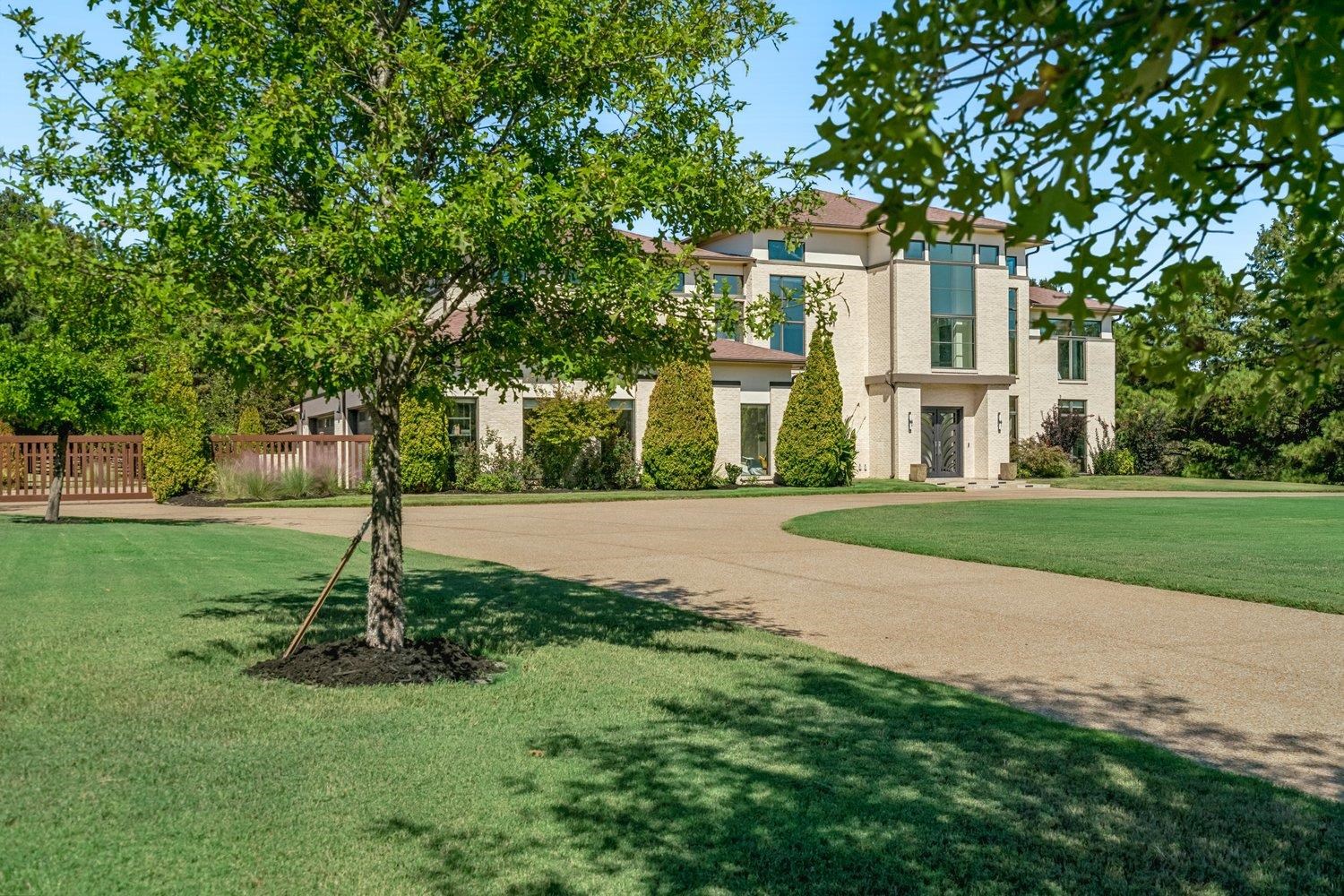 9942 Legends Dr Property Photo 3