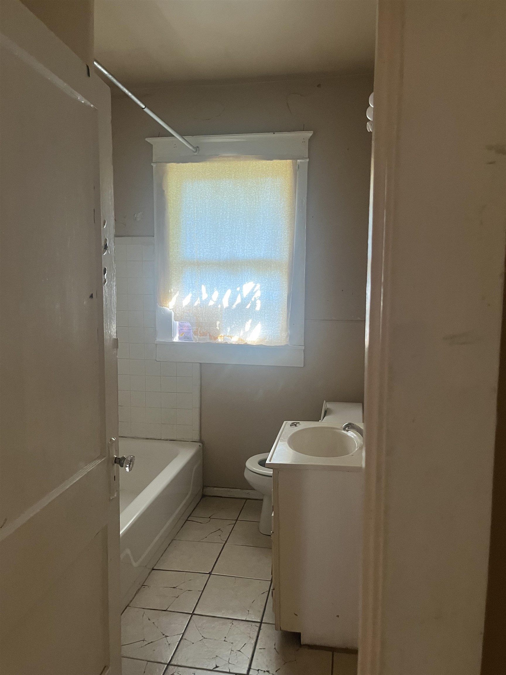 2047 Waverly Ave E Property Photo 3