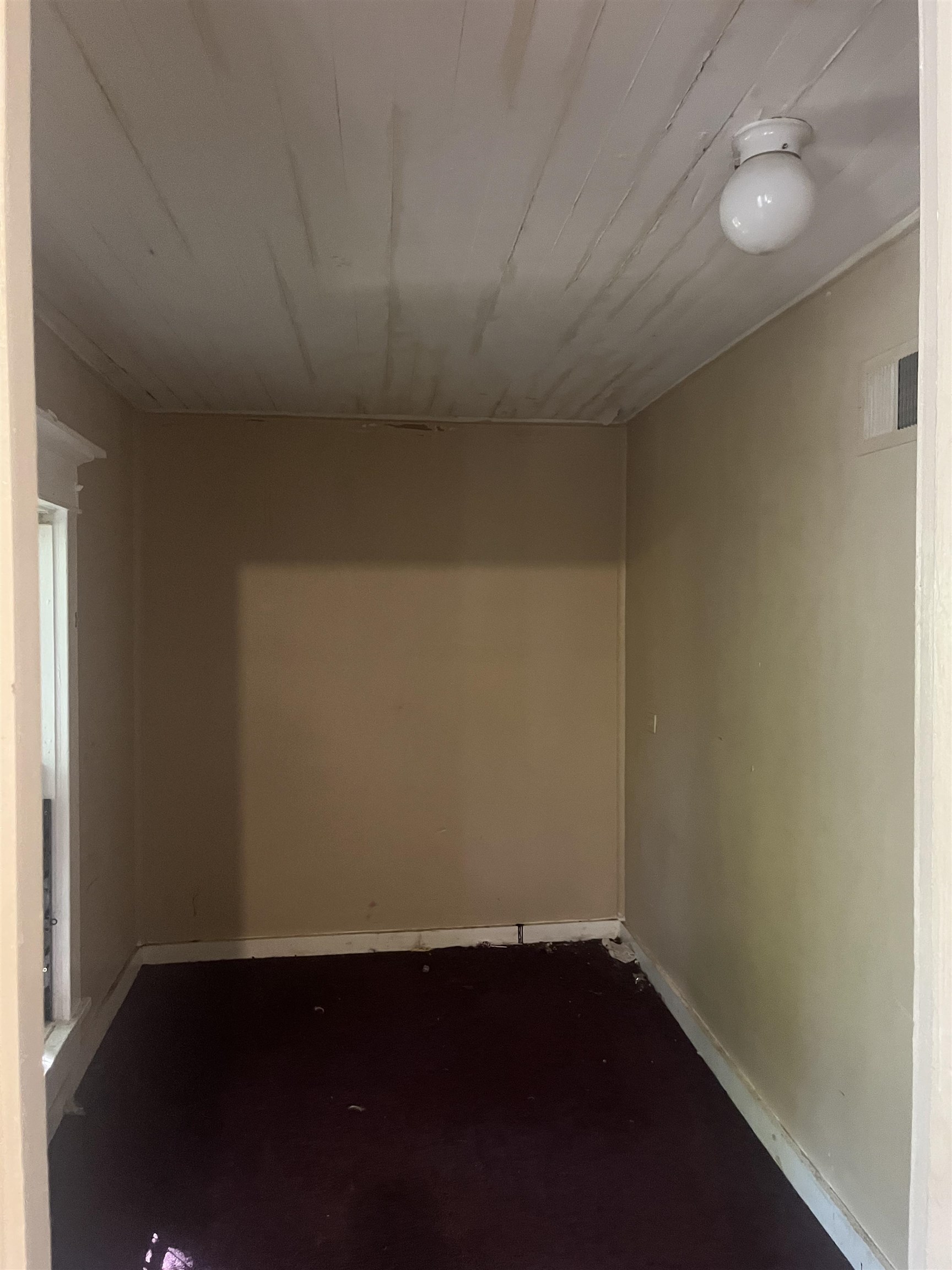 2047 Waverly Ave E Property Photo 5