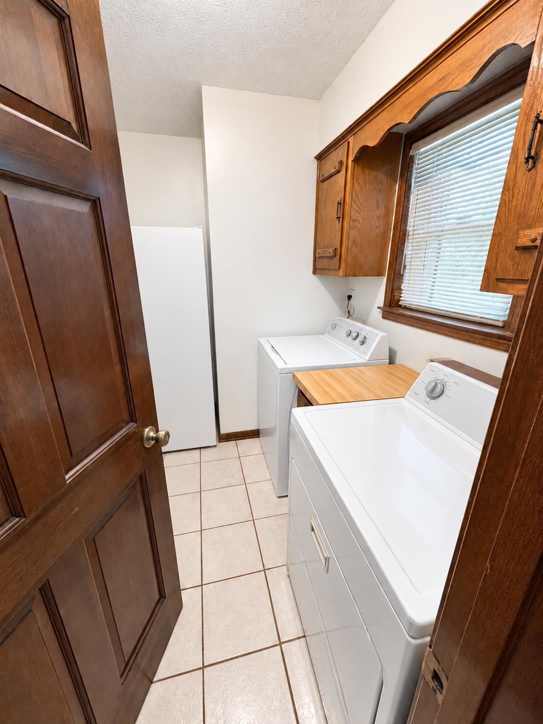 3059 Edgeworth Ln Property Photo 11