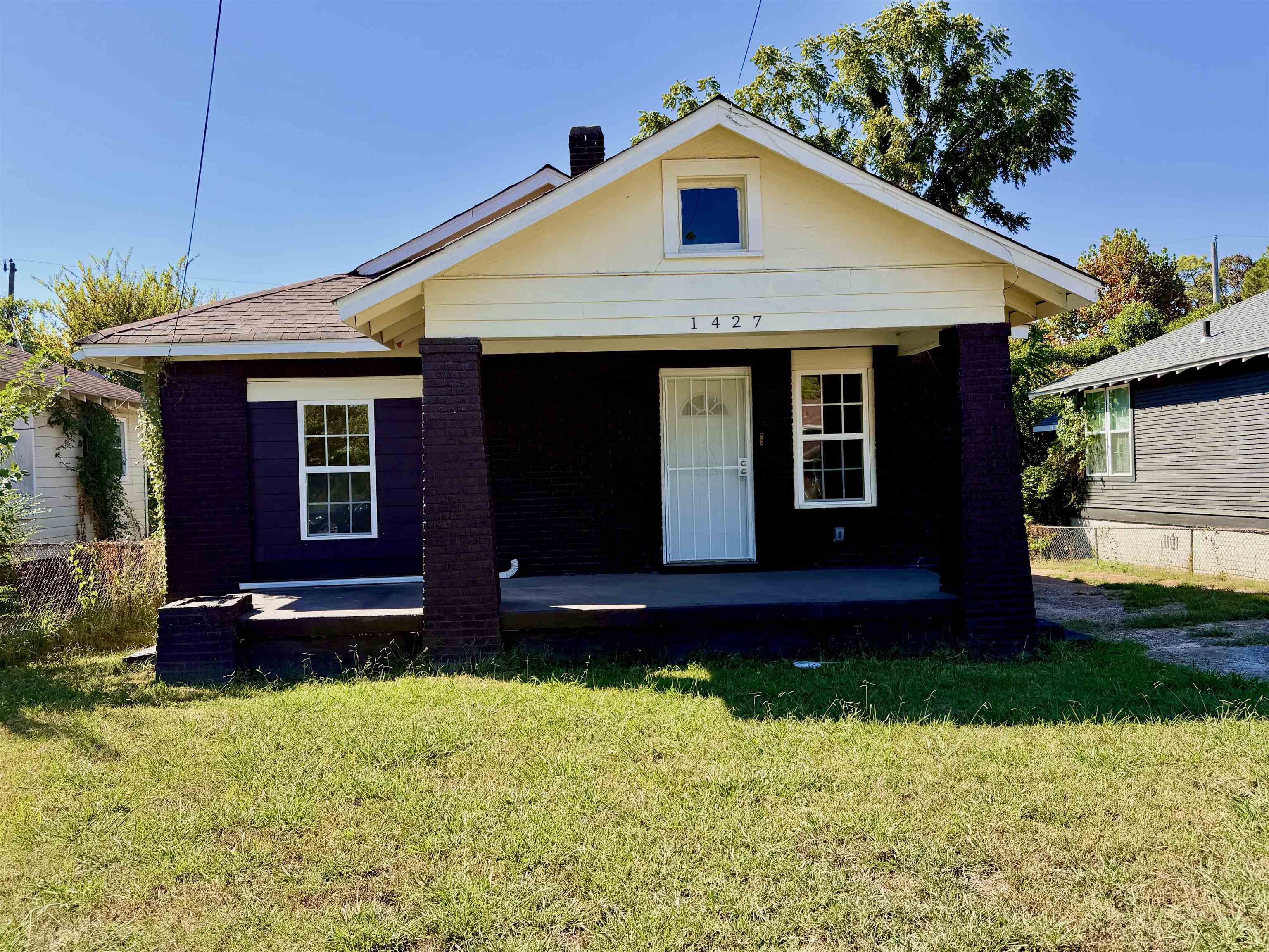 1427 S Willett St Property Photo 1