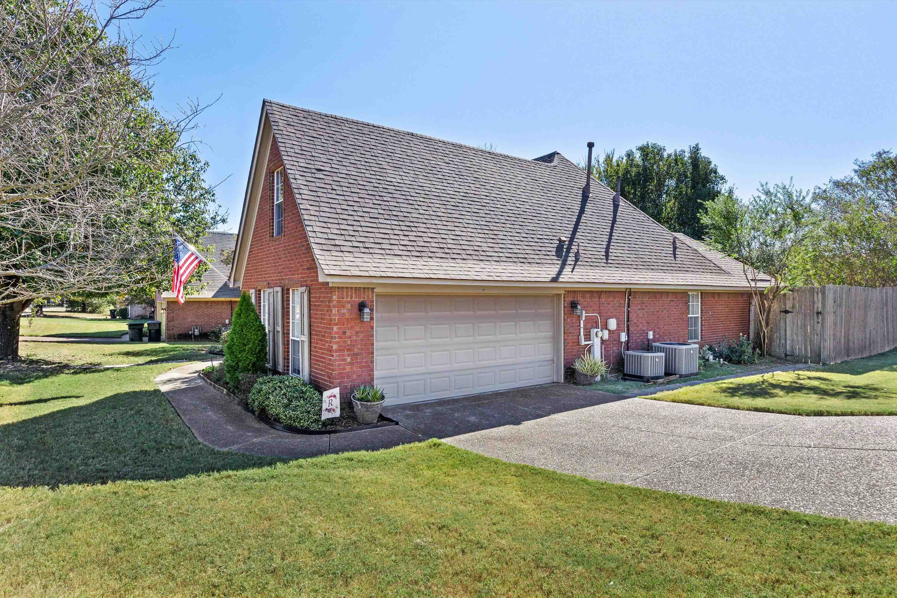 7735 Shadow Elm Rd Property Photo 3