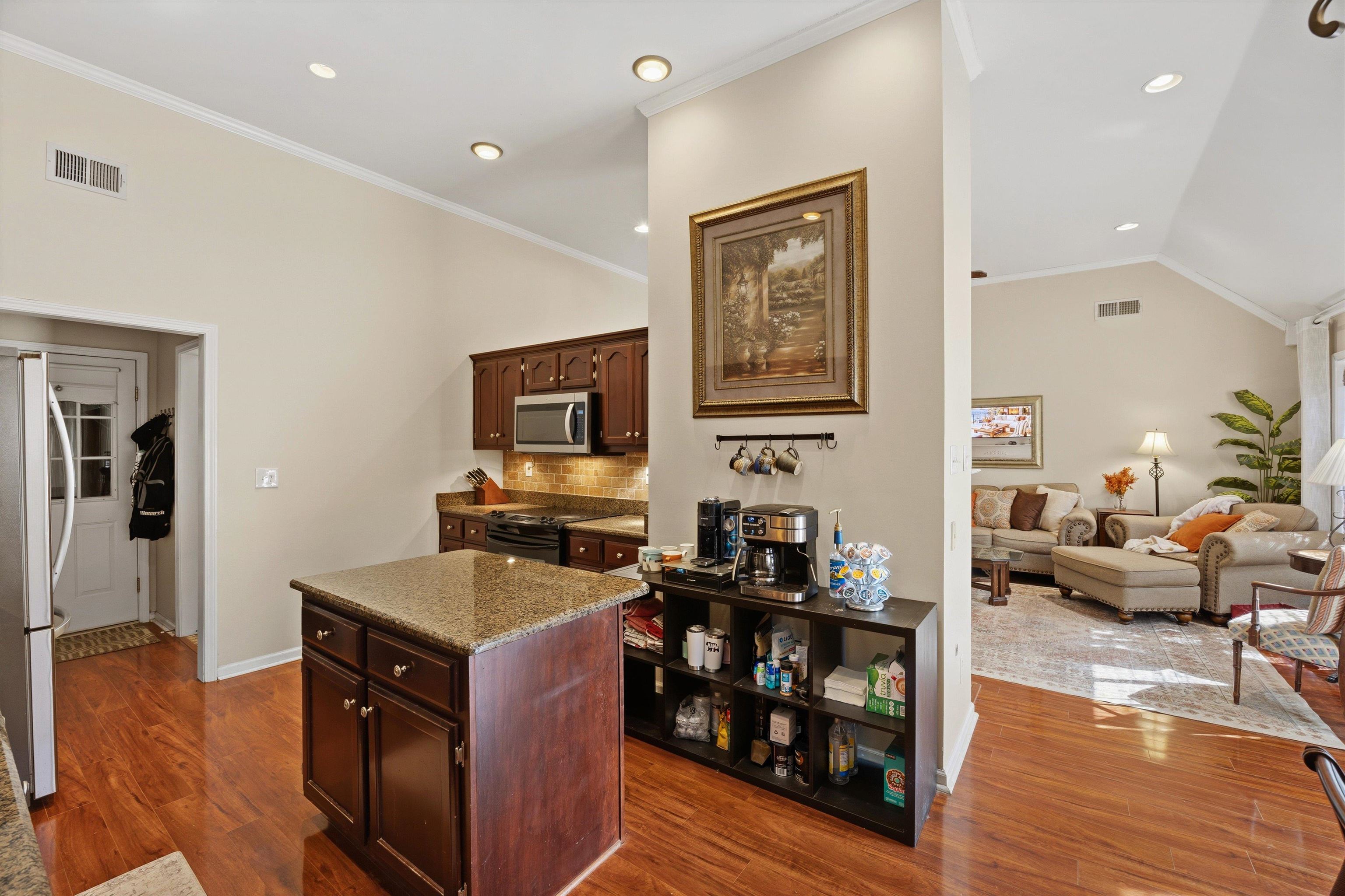 7735 Shadow Elm Rd Property Photo 11