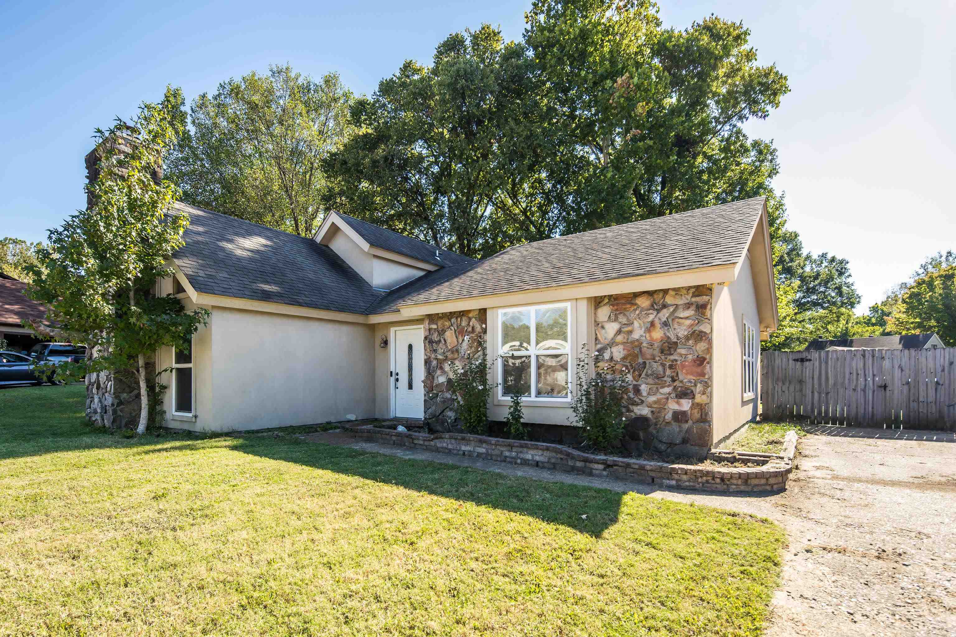 8153 Shallow Glen Trl Property Photo 2