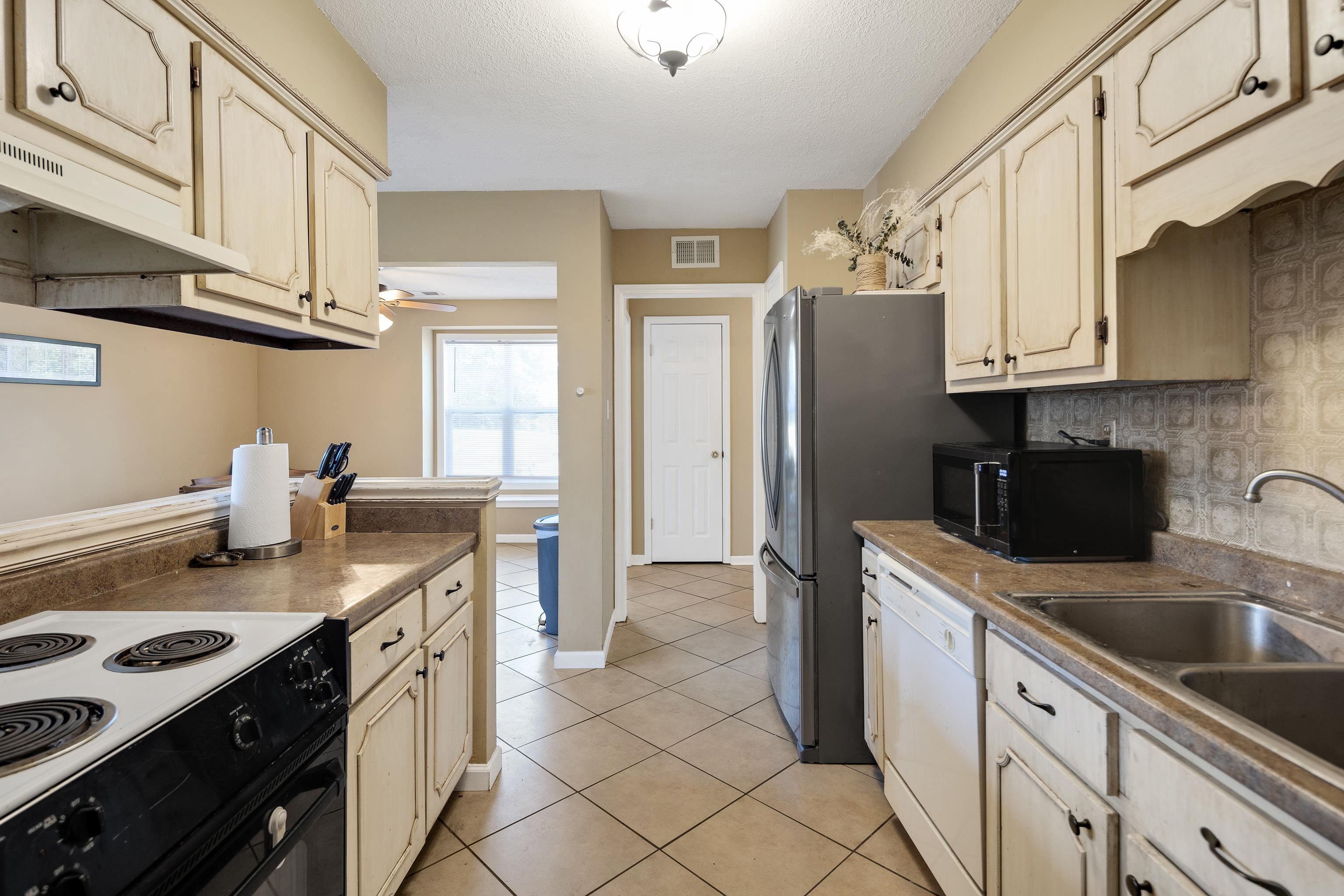 8153 Shallow Glen Trl Property Photo 8