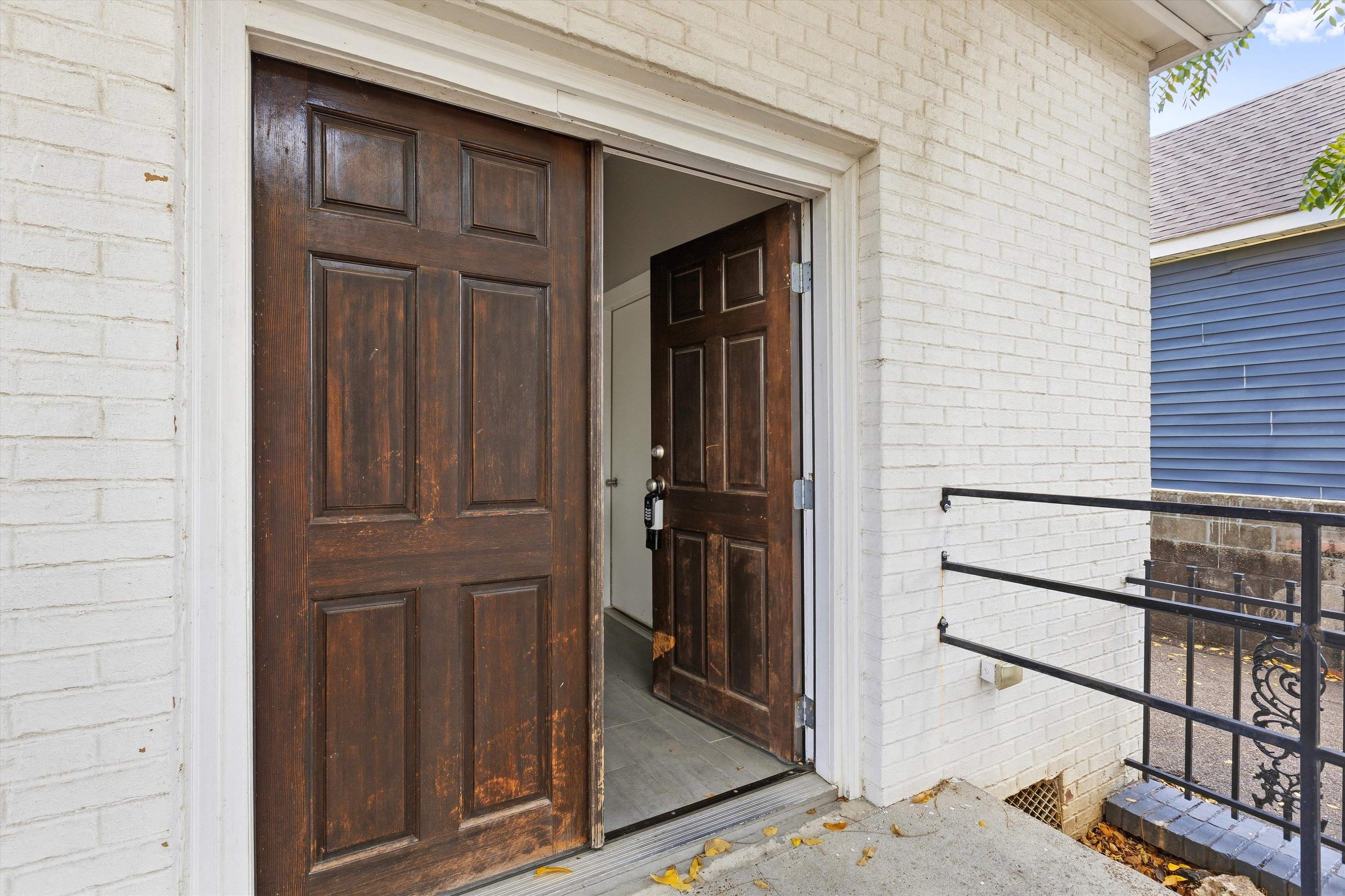 1926 Southern Ave Property Photo 2