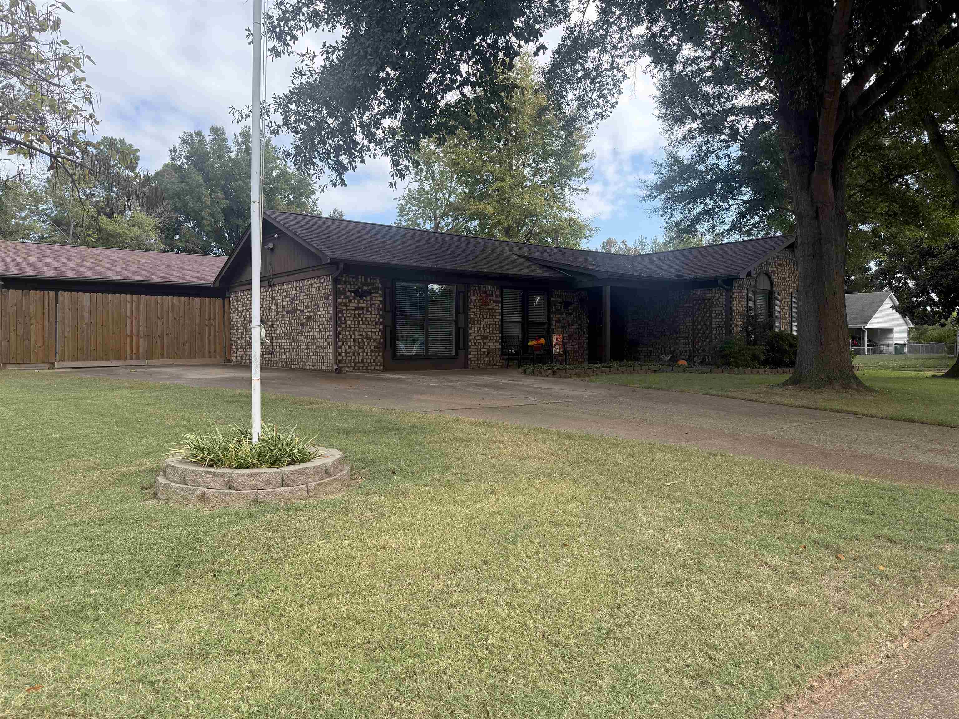 5040 Clear Creek Dr Property Photo 1
