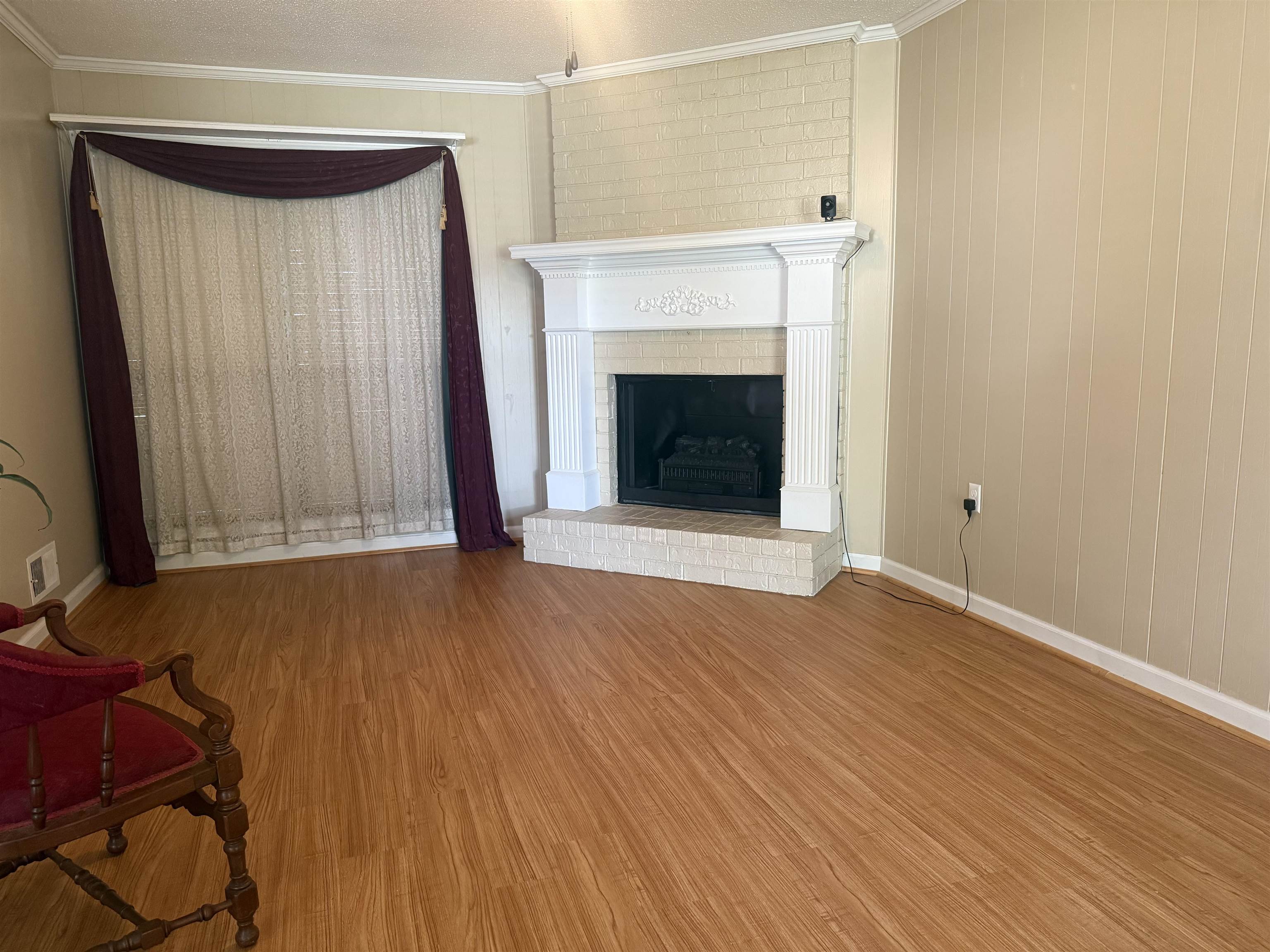 5040 Clear Creek Dr Property Photo 3