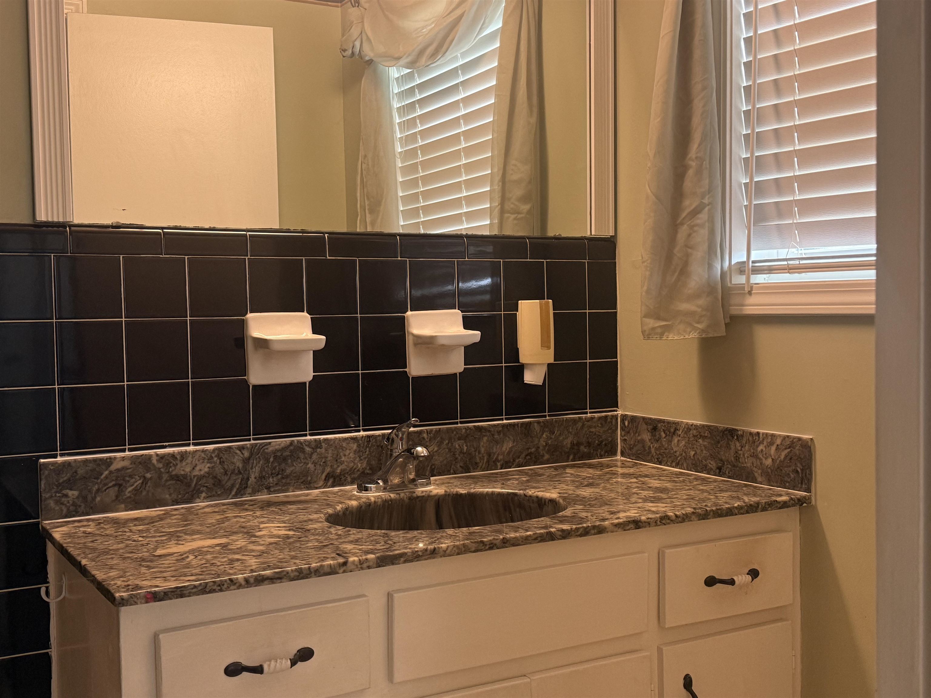 5040 Clear Creek Dr Property Photo 10