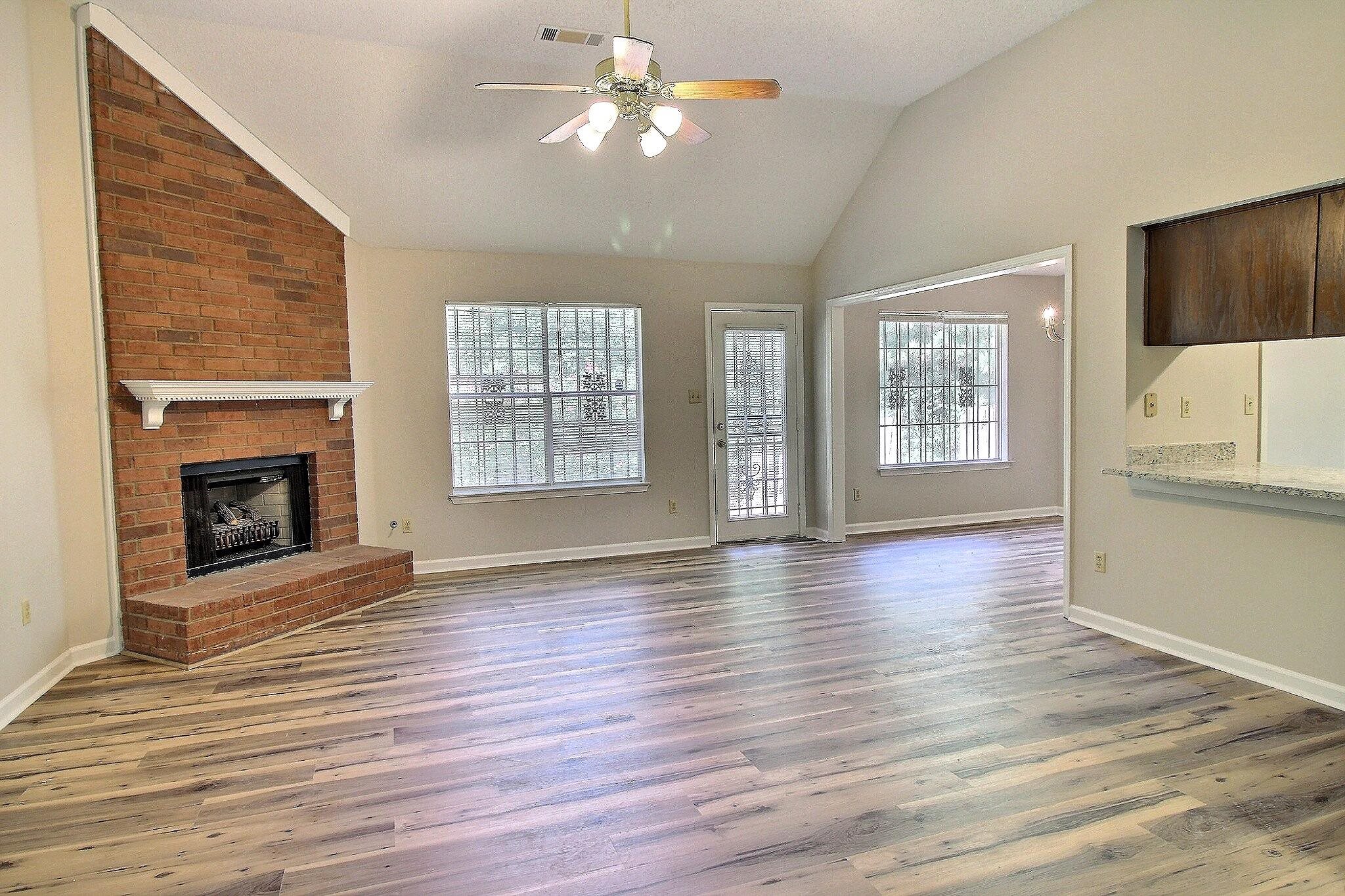 7076 Amberly Way Dr Property Photo 3