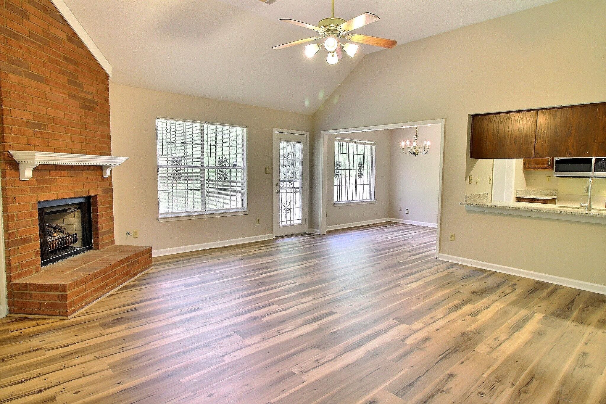 7076 Amberly Way Dr Property Photo 4
