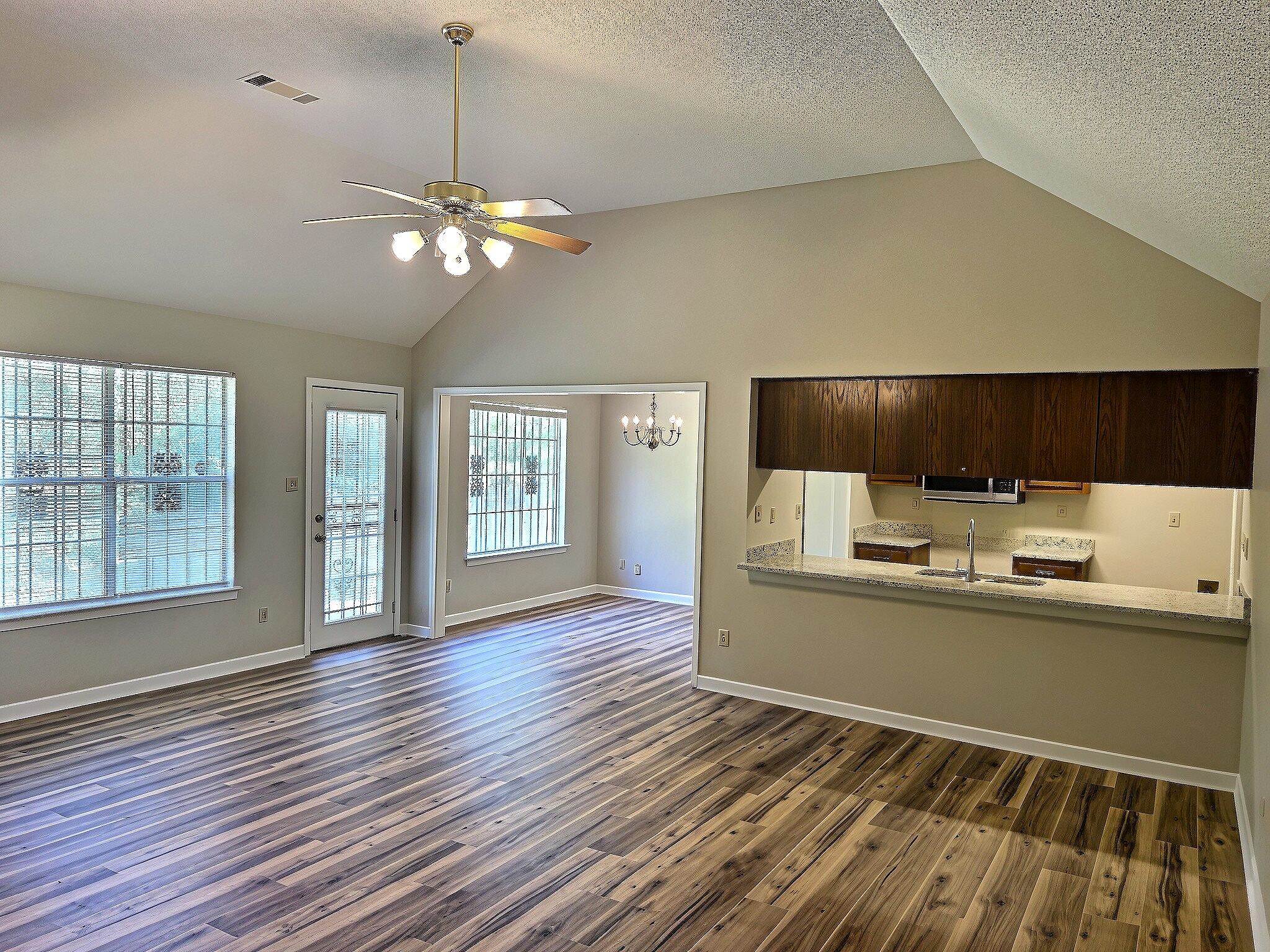 7076 Amberly Way Dr Property Photo 7