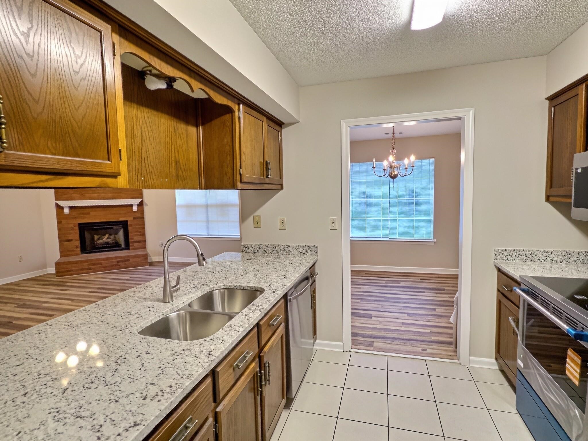 7076 Amberly Way Dr Property Photo 8