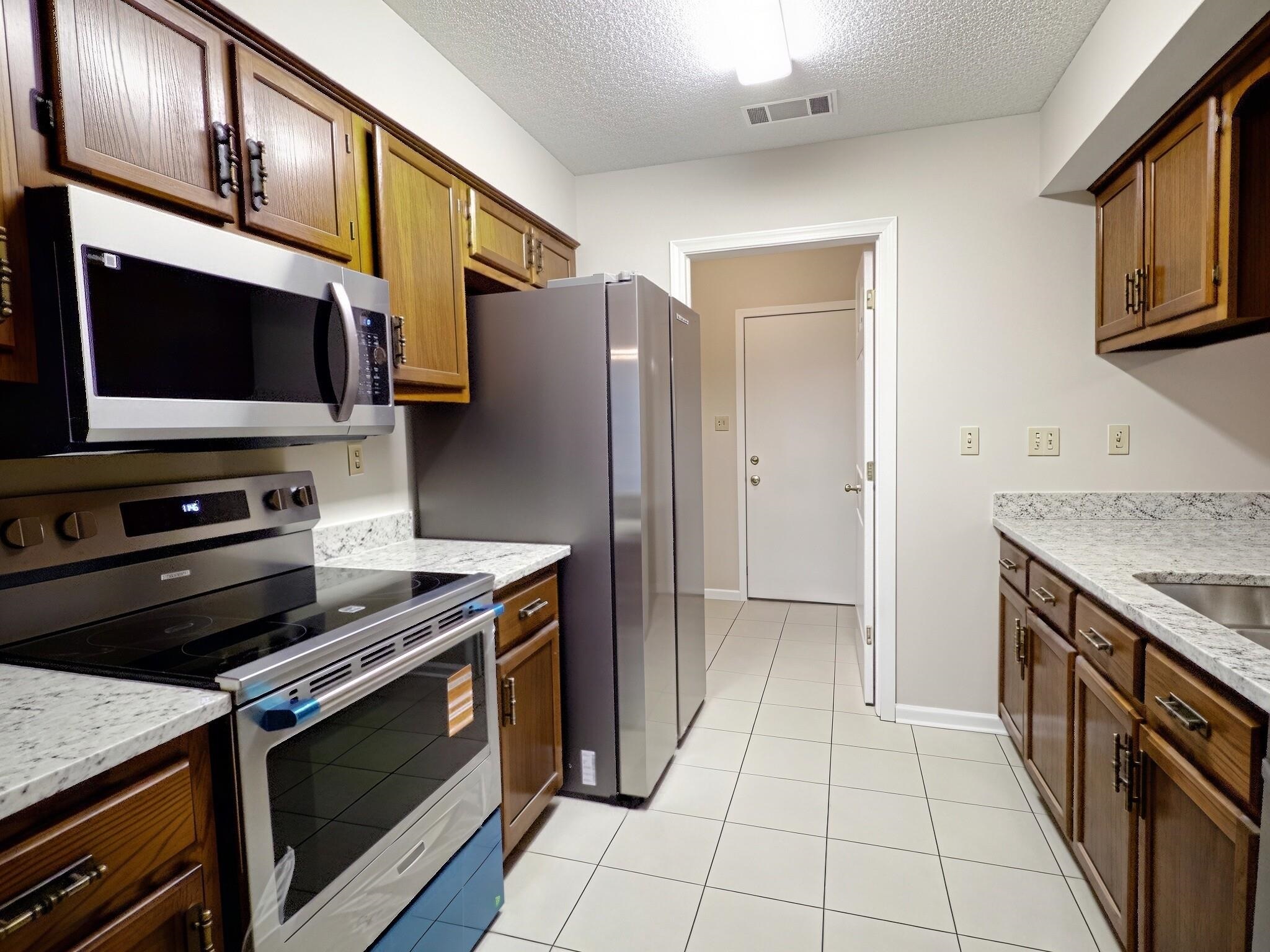 7076 Amberly Way Dr Property Photo 9