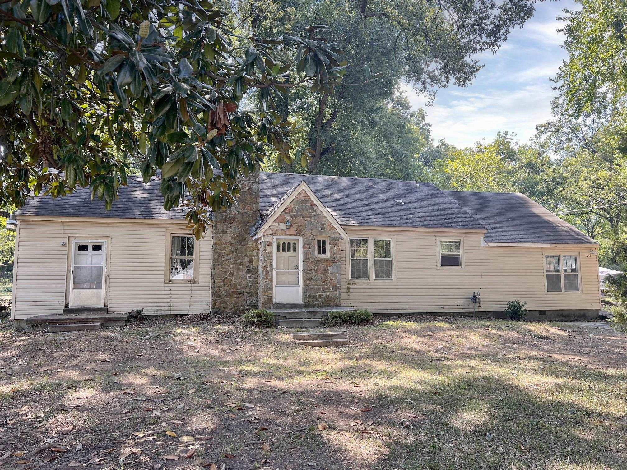 1061 Mosby Rd Property Photo 1