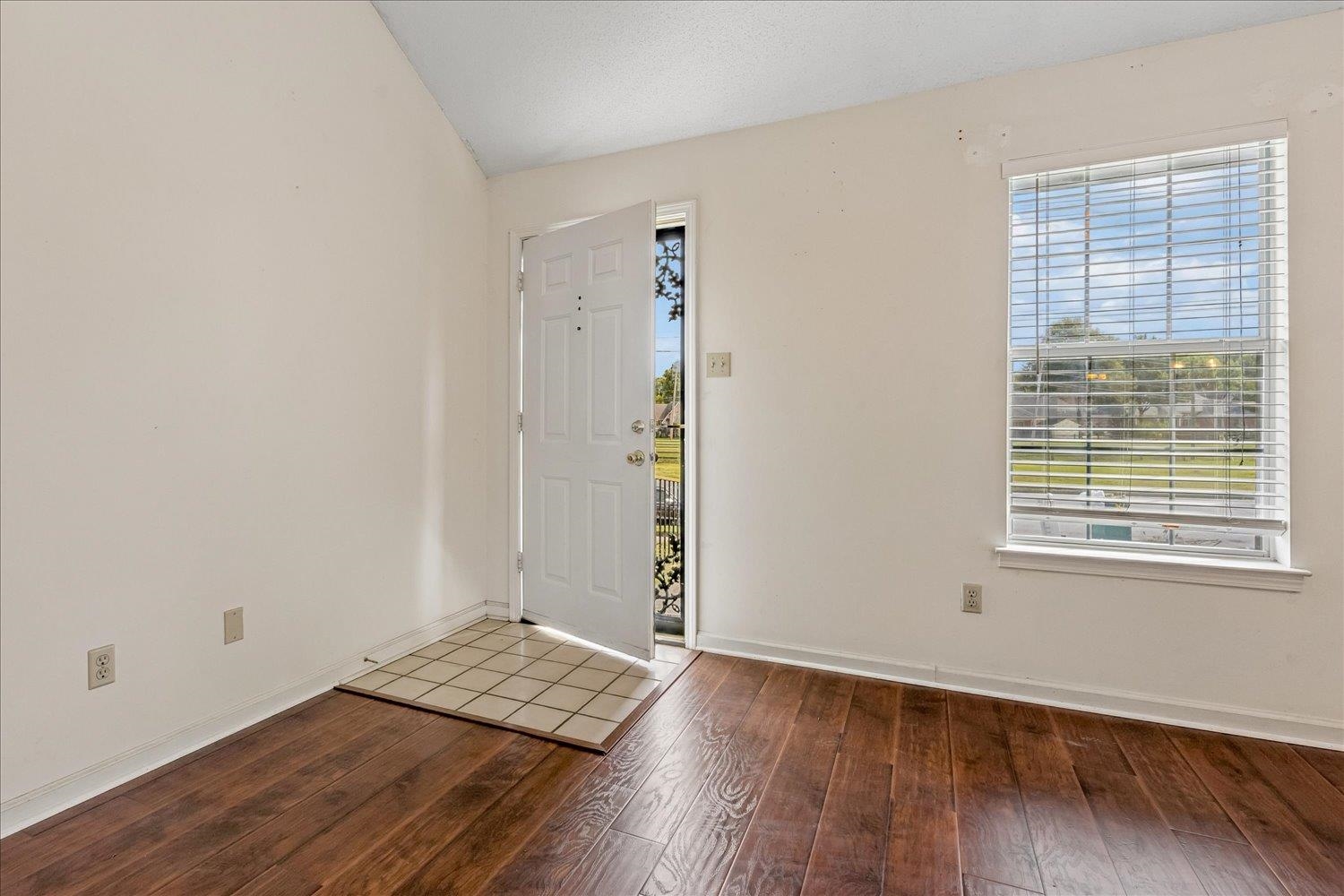 1691 Dexter Ln Property Photo 7