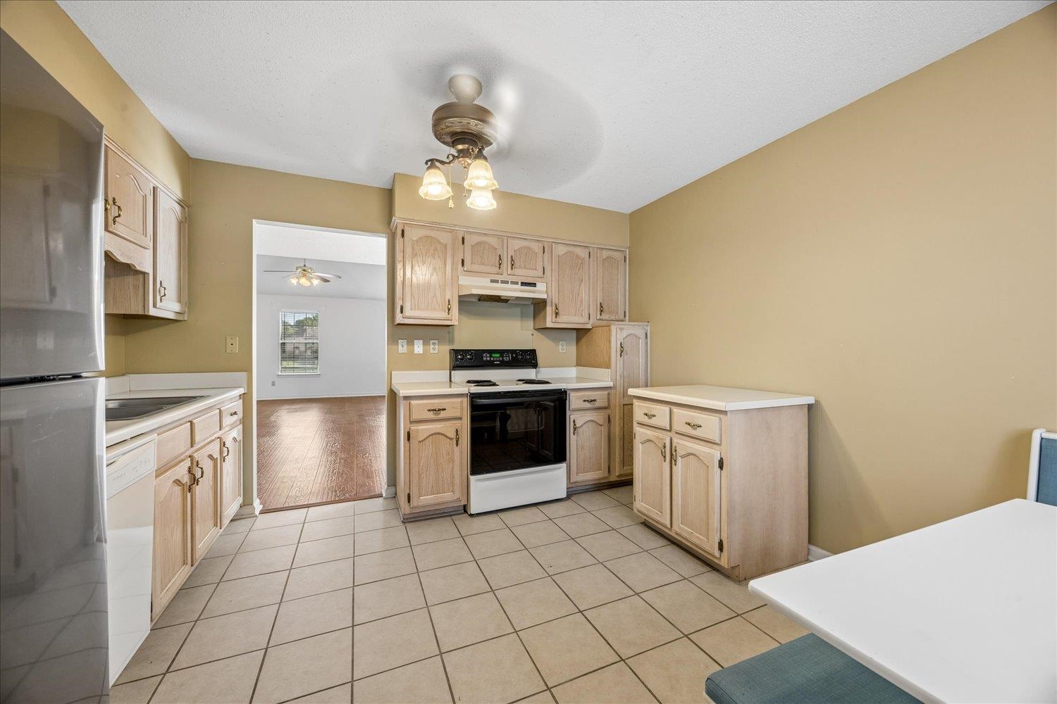 1691 Dexter Ln Property Photo 12