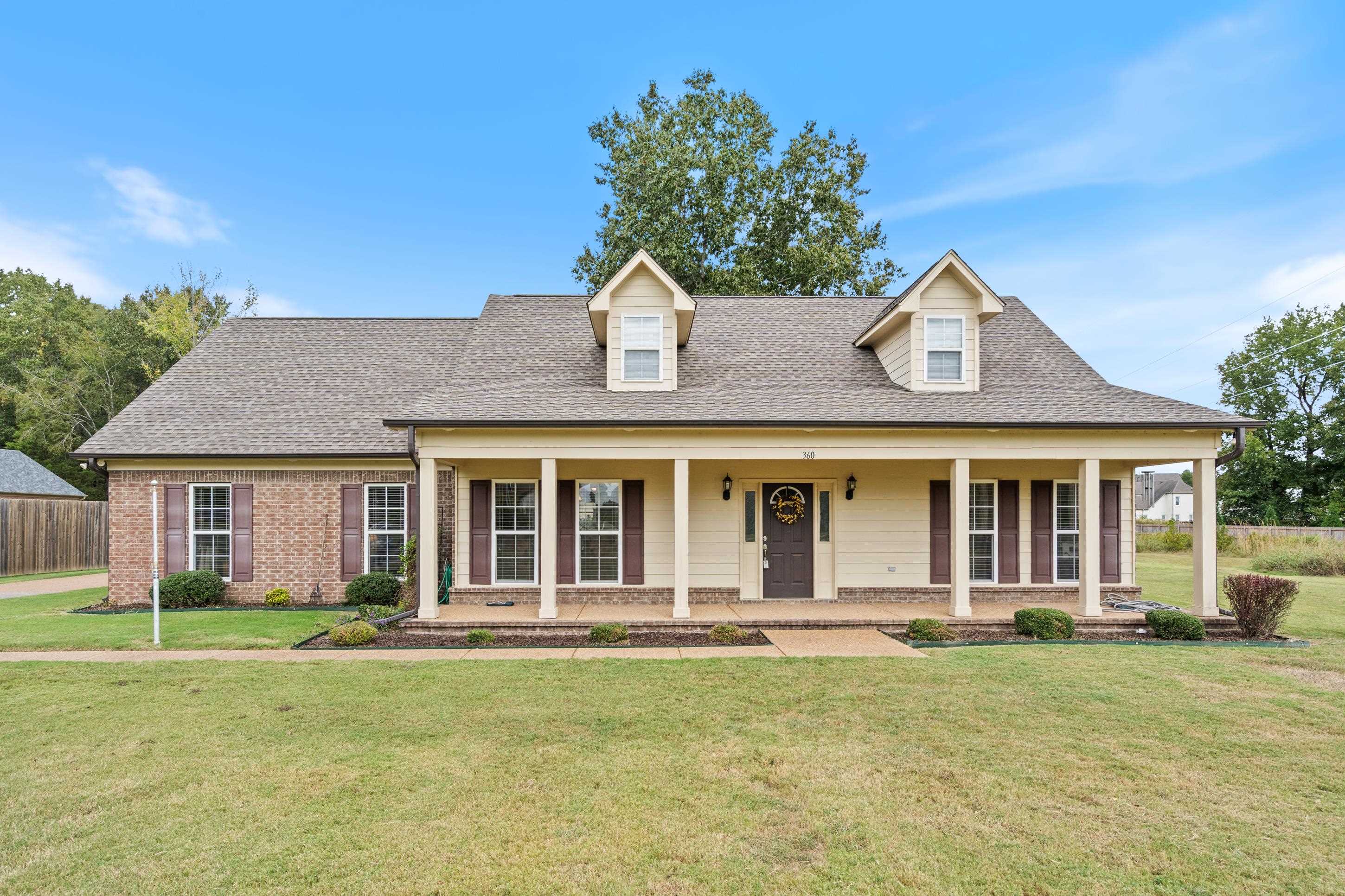 360 Catalpa Dr Property Photo 2