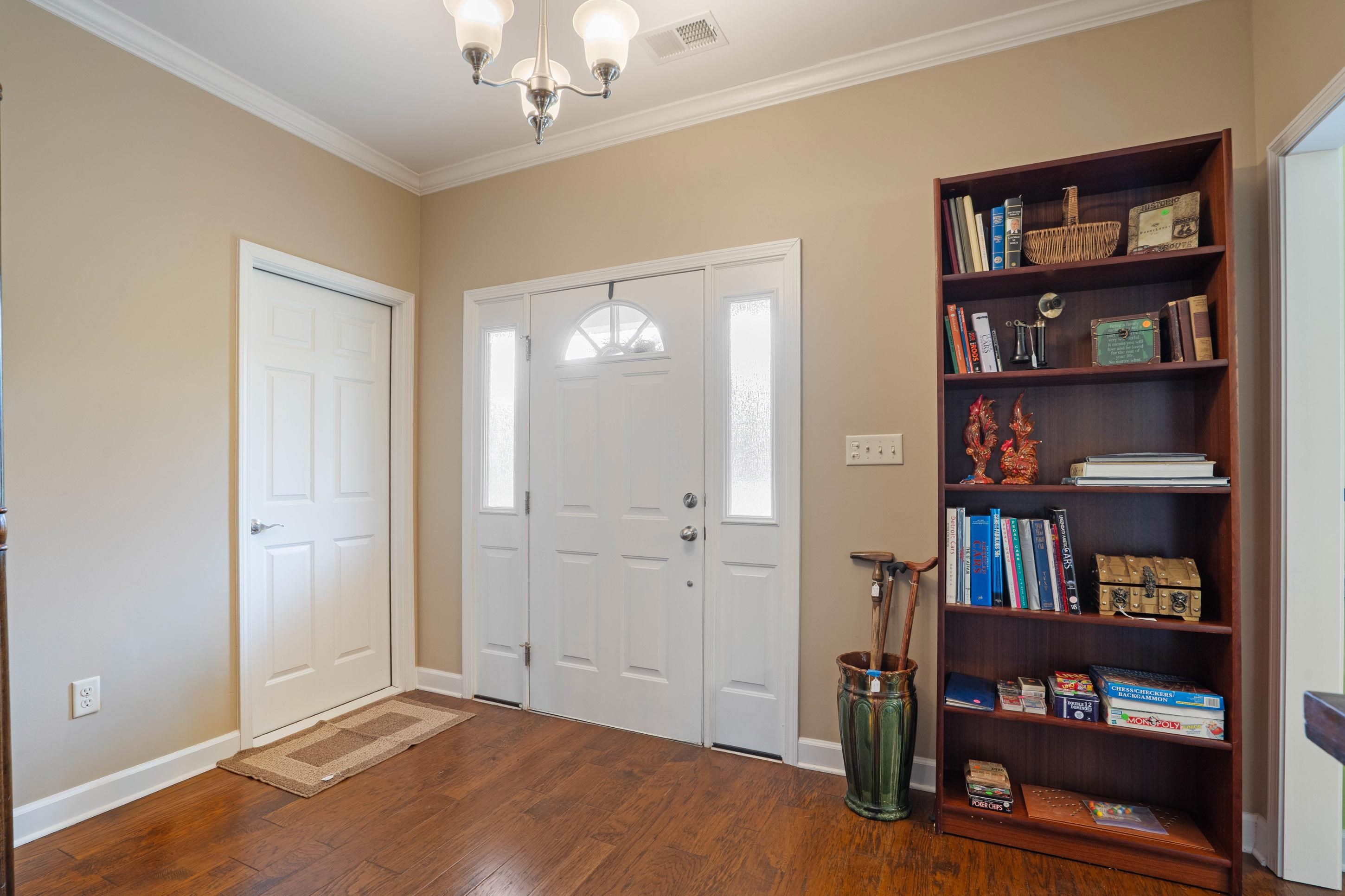 360 Catalpa Dr Property Photo 4