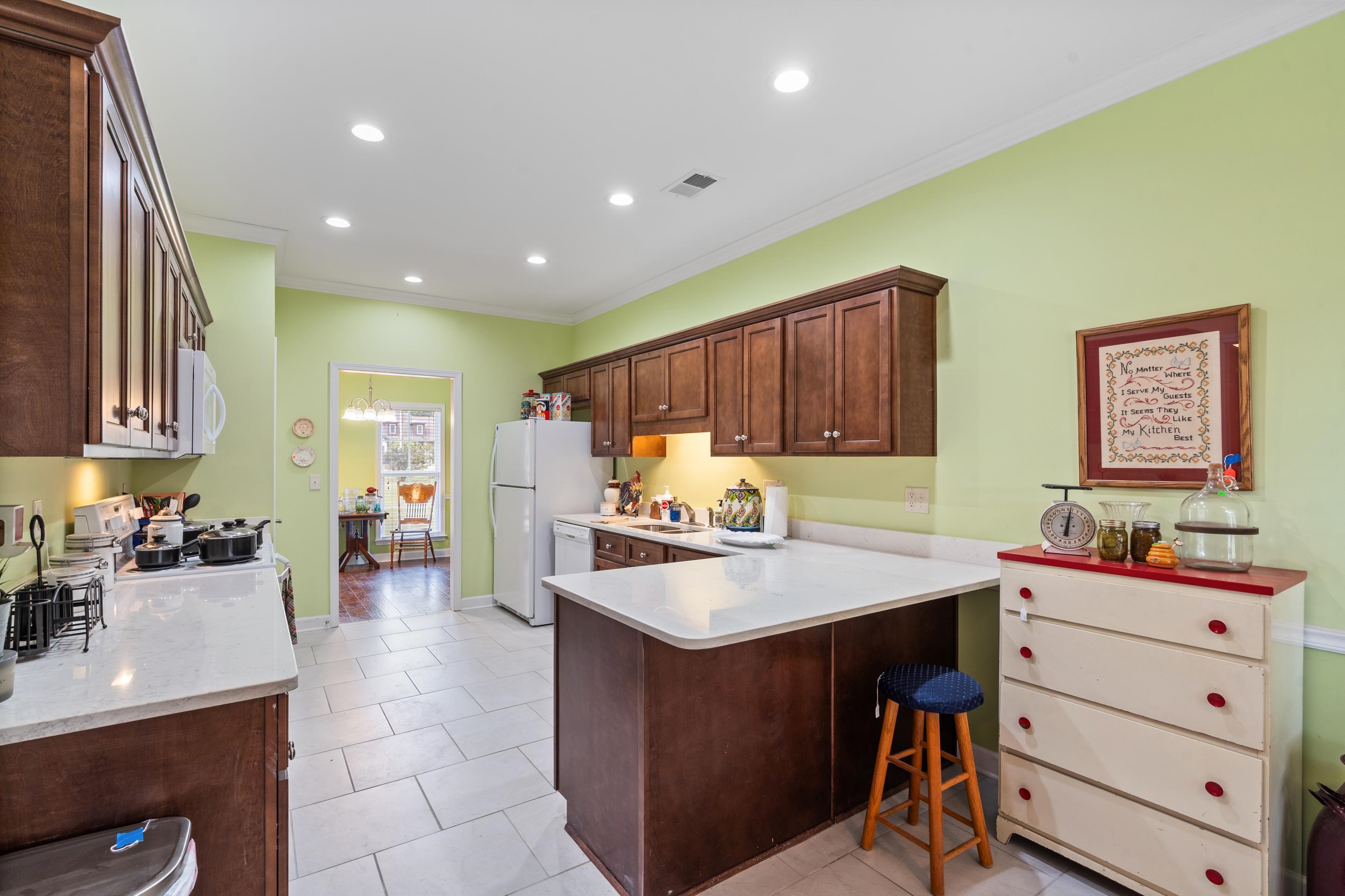 360 Catalpa Dr Property Photo 9