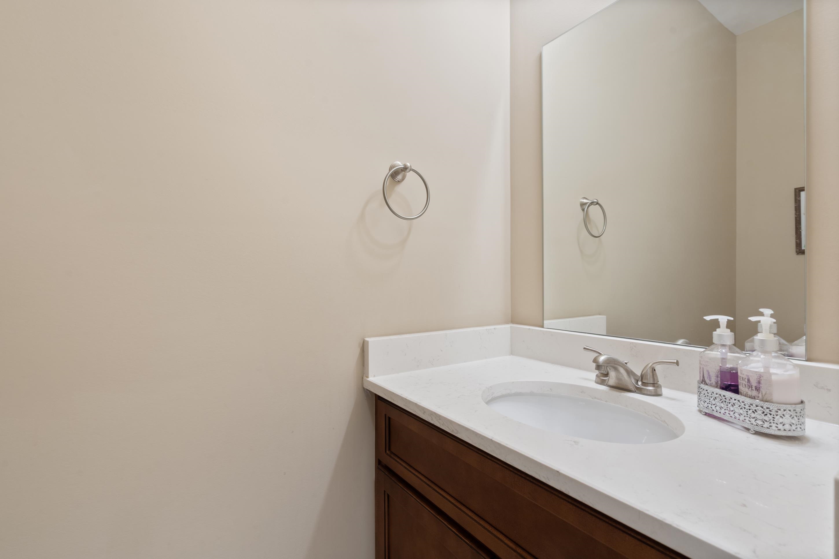 360 Catalpa Dr Property Photo 21