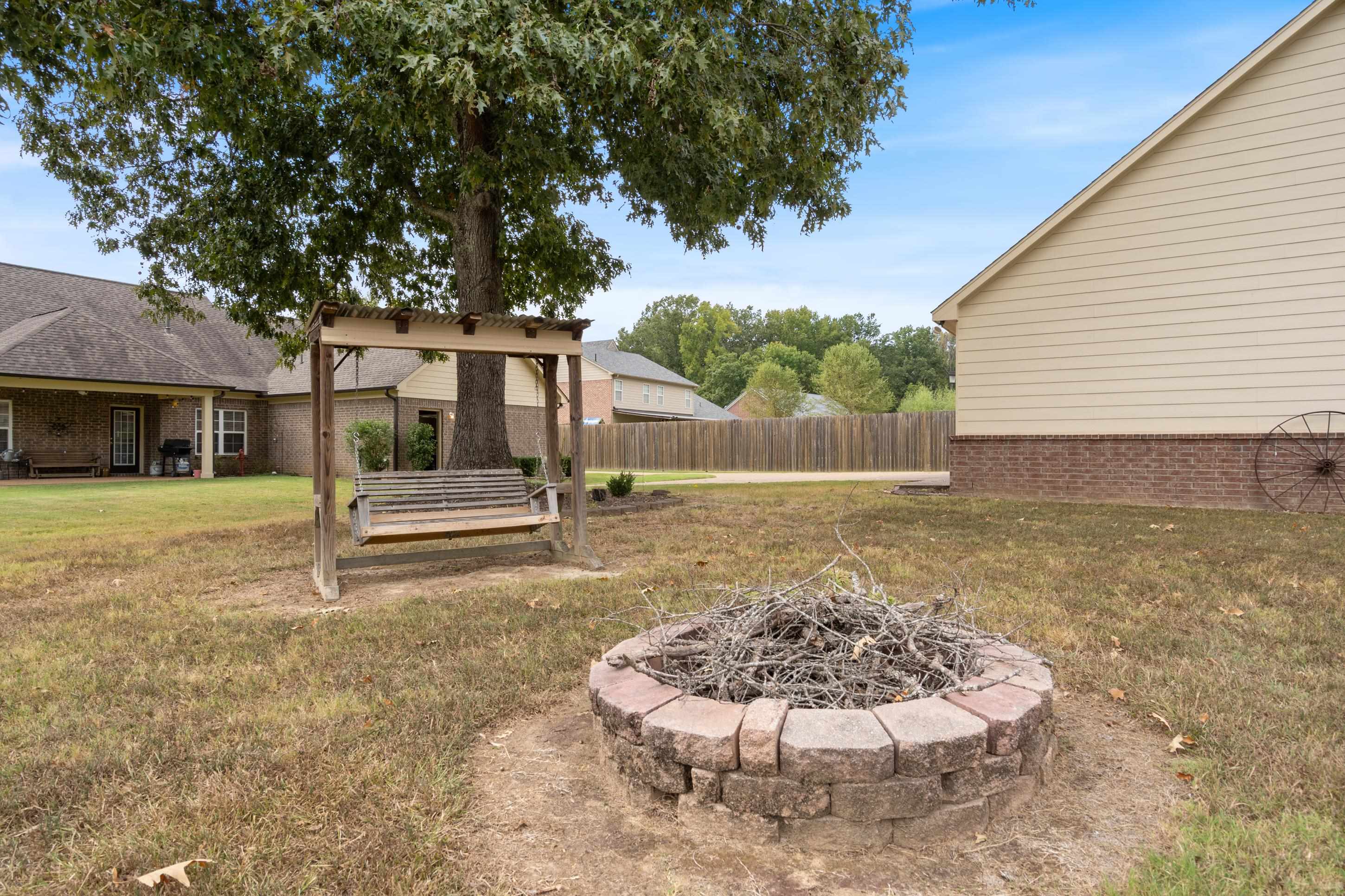 360 Catalpa Dr Property Photo 27
