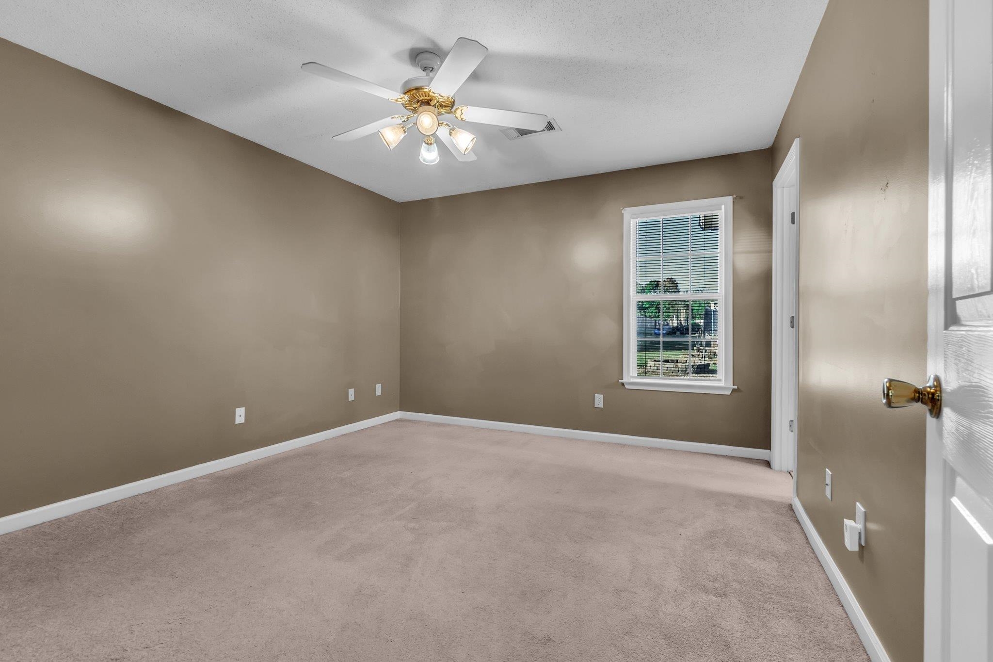102 Fulcher Dr Property Photo 12