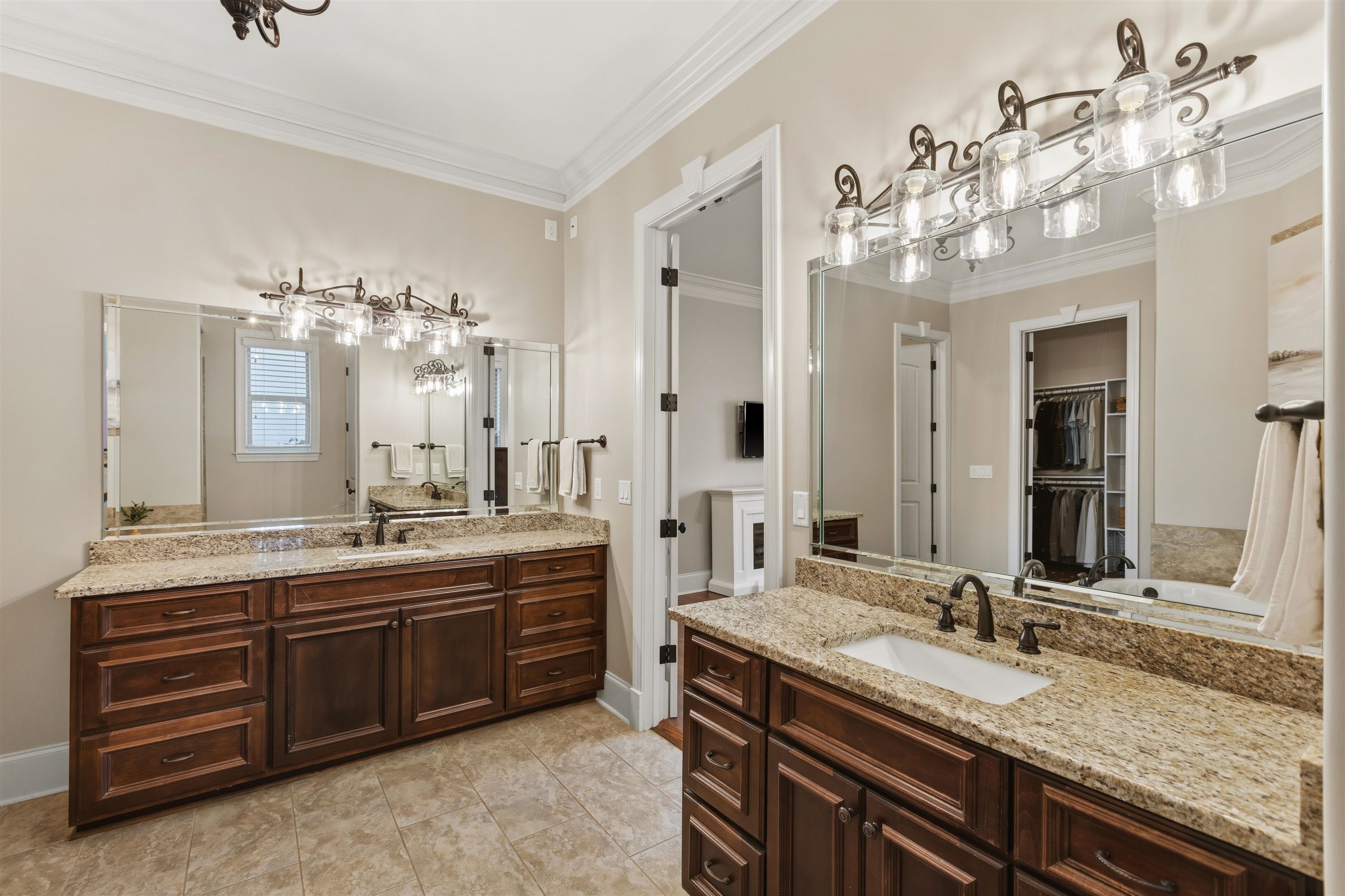 4633 Maple Glen Ct Property Photo 4