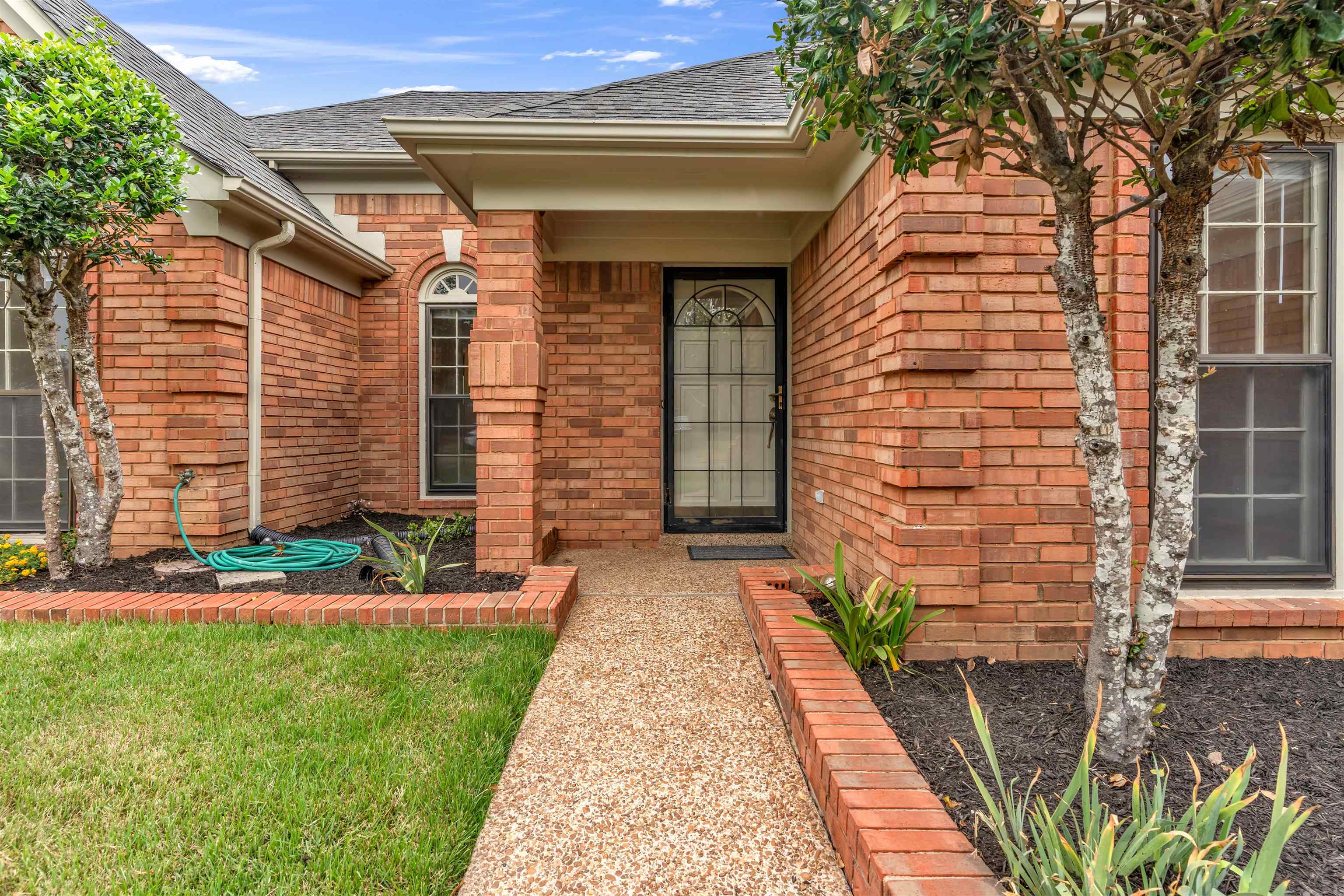 8654 Leaf Manor Cv Property Photo 3