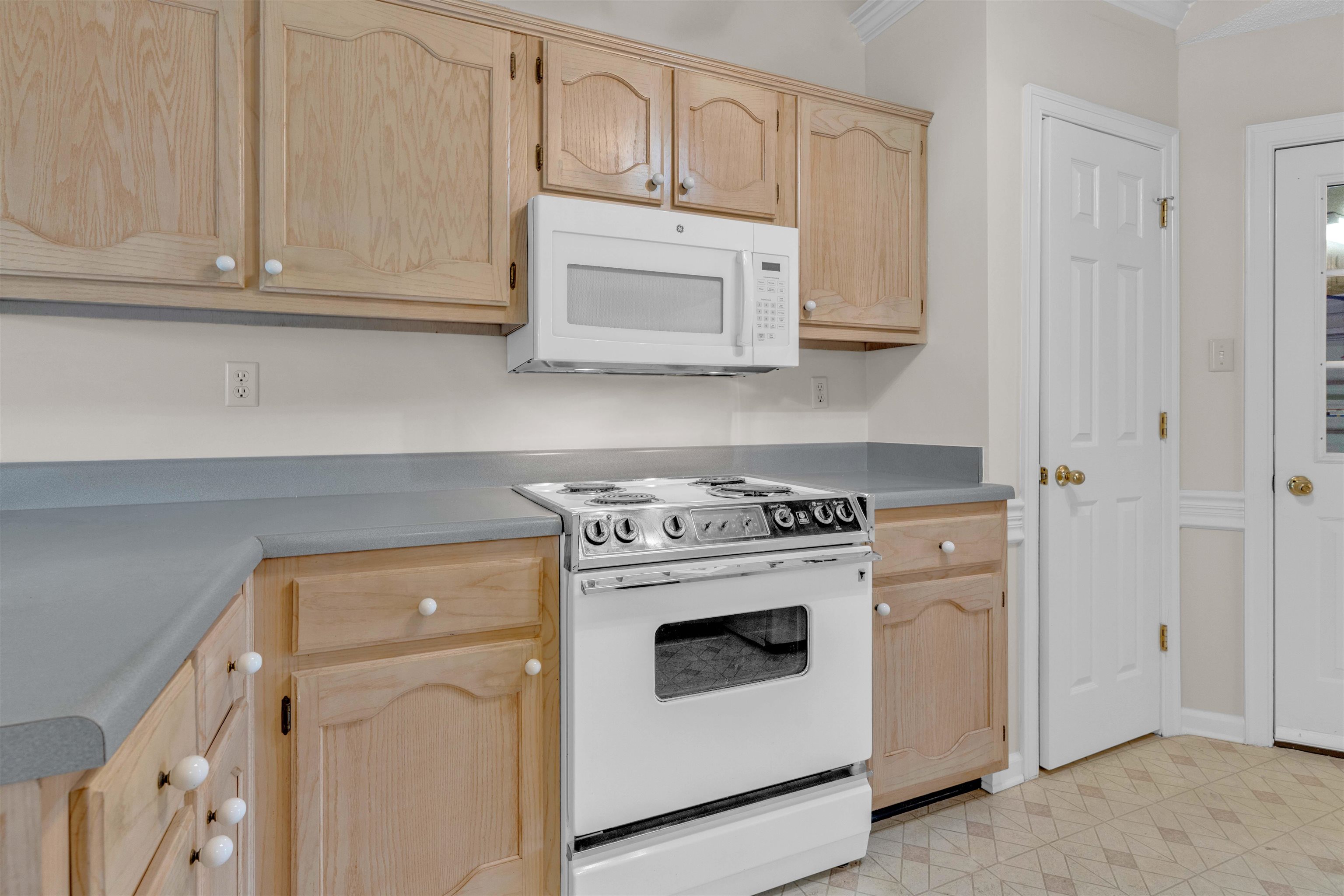 8654 Leaf Manor Cv Property Photo 12