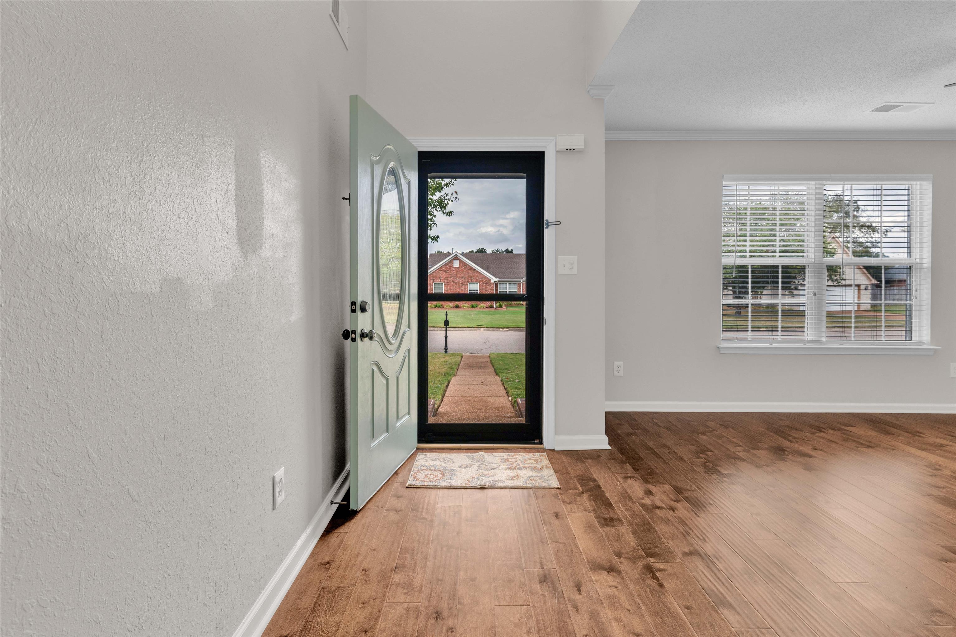 10 Oakland Woods Cv Property Photo 3