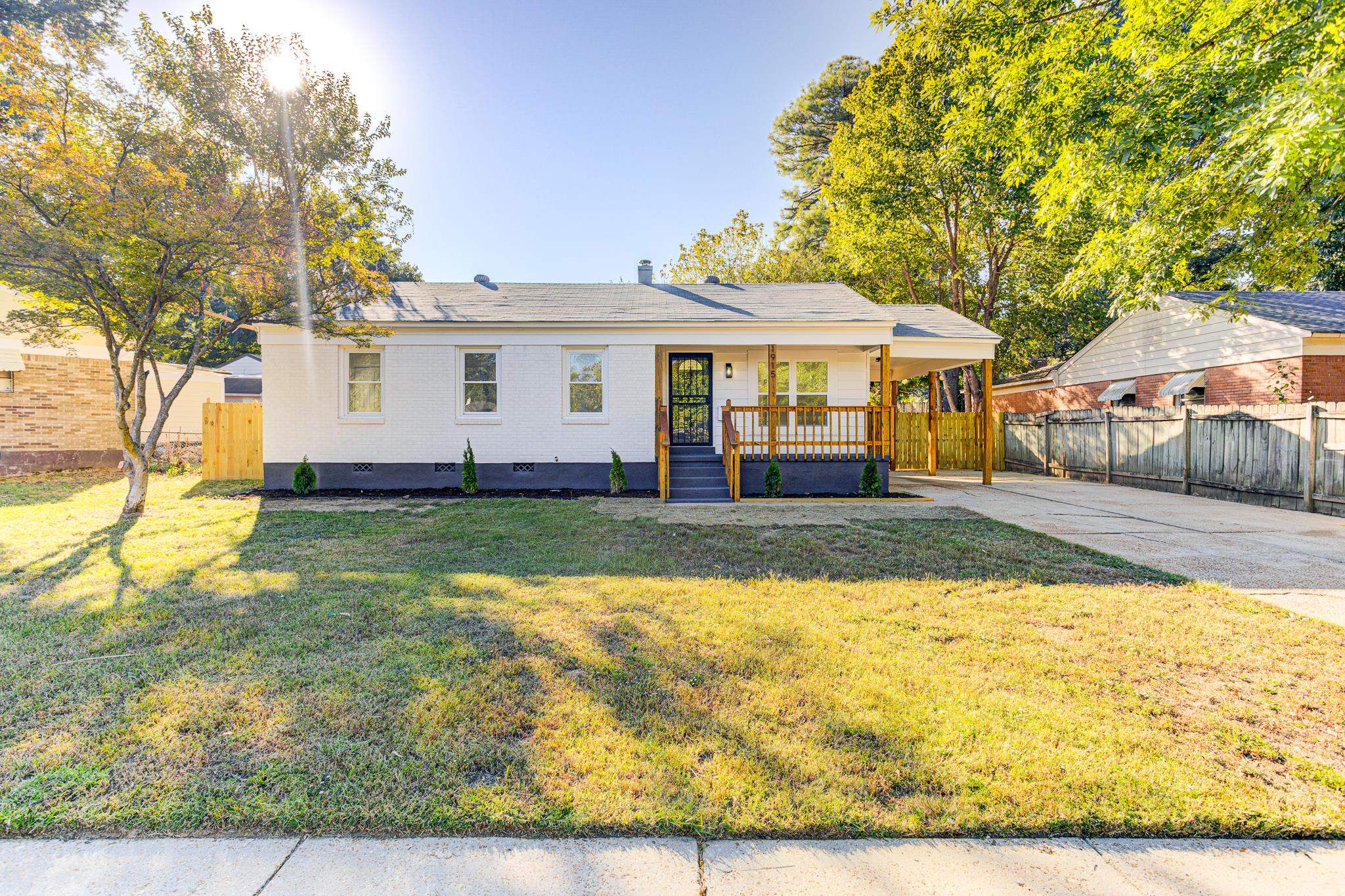 1915 Hartland St Property Photo 1