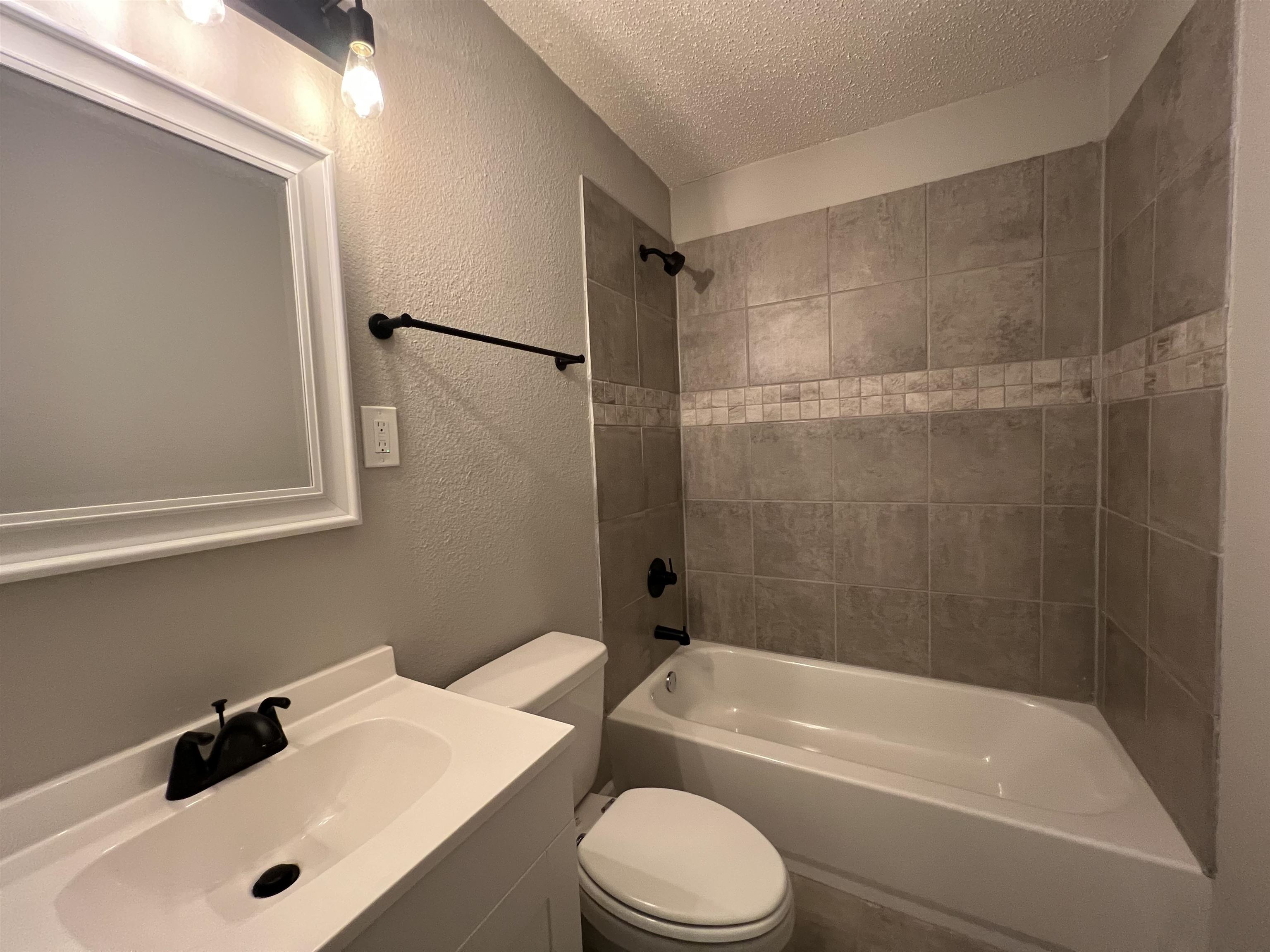 2422 Charjean Cv Property Photo 8