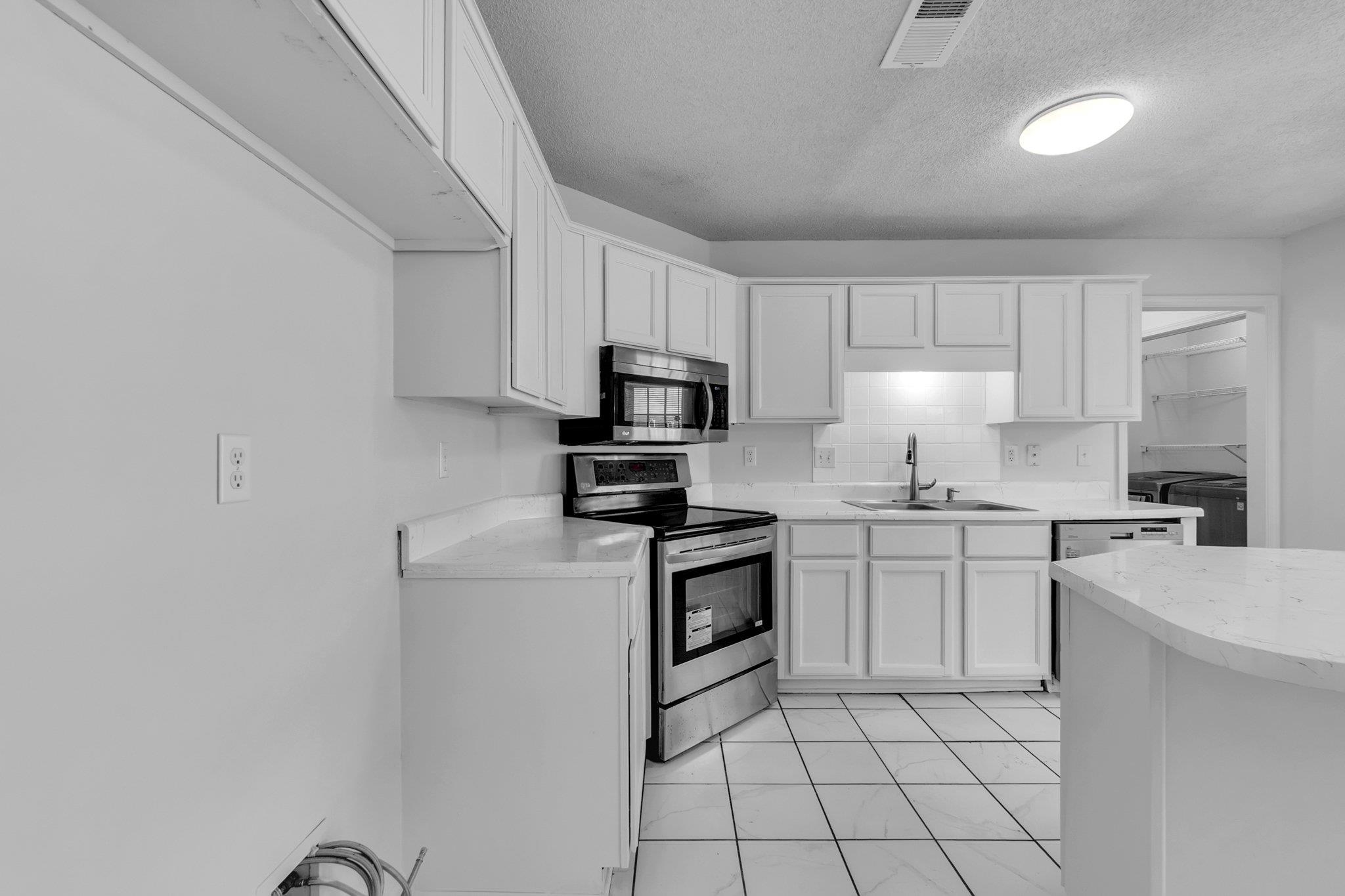 10 Oakshire Cv Property Photo 12