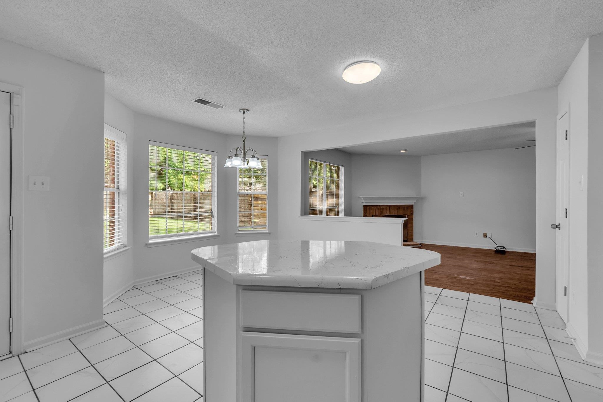 10 Oakshire Cv Property Photo 13