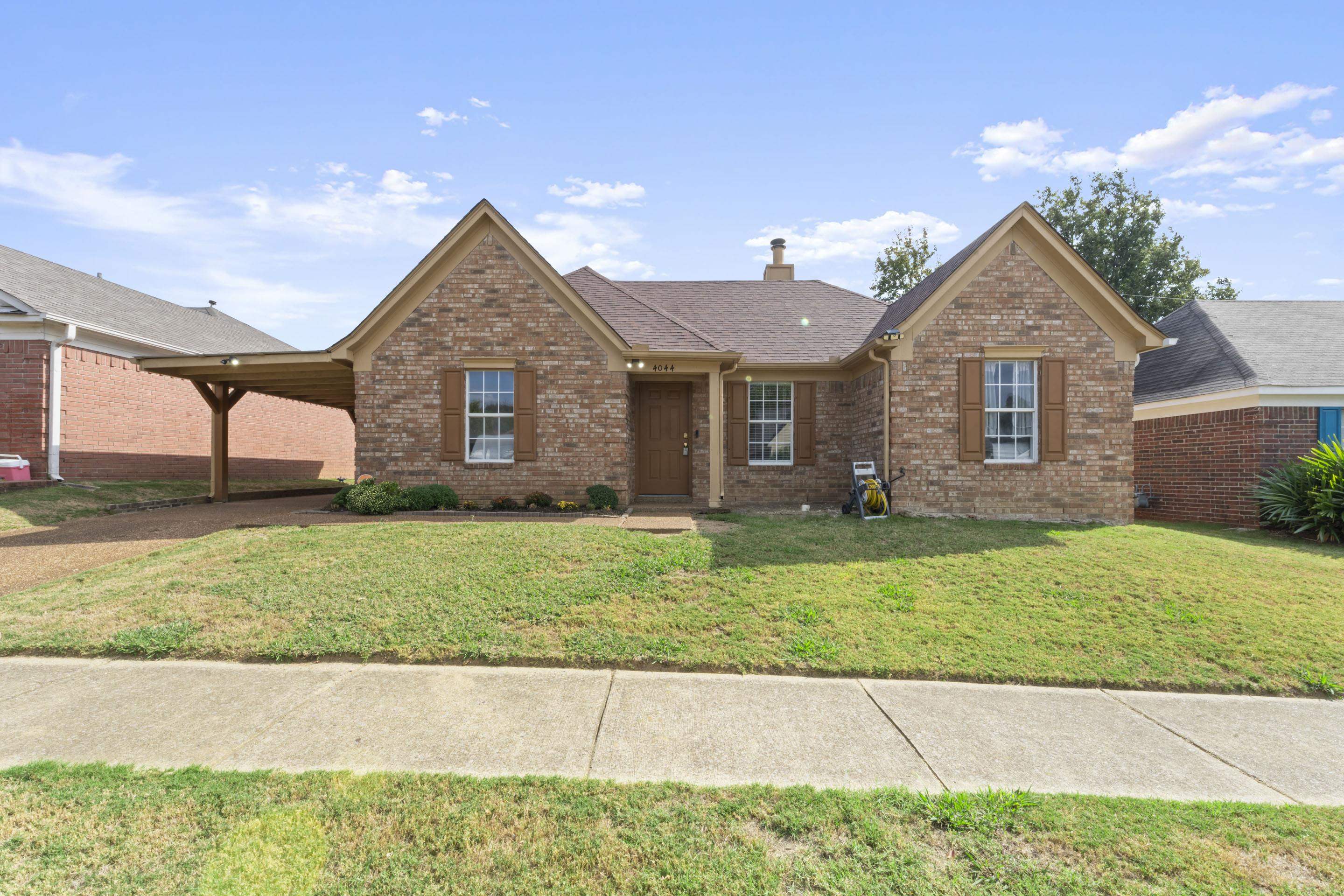 4044 N ANGELACE DR Property Photo 1
