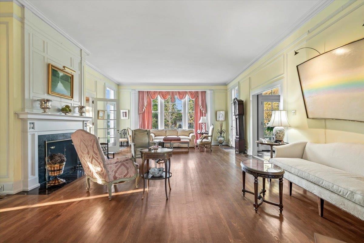 1857 Overton Park Ave Property Photo 8