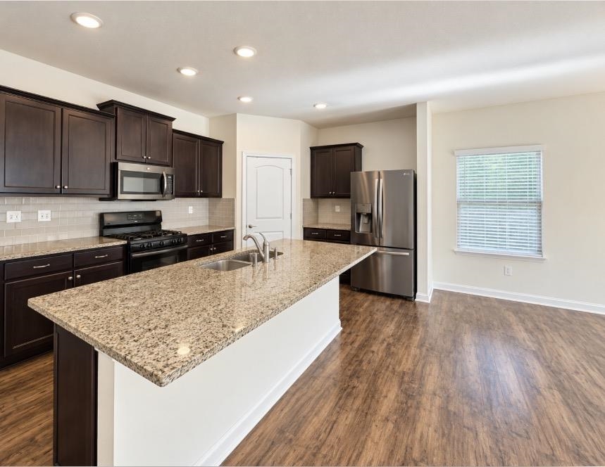 154 Vivian Way Property Photo 5