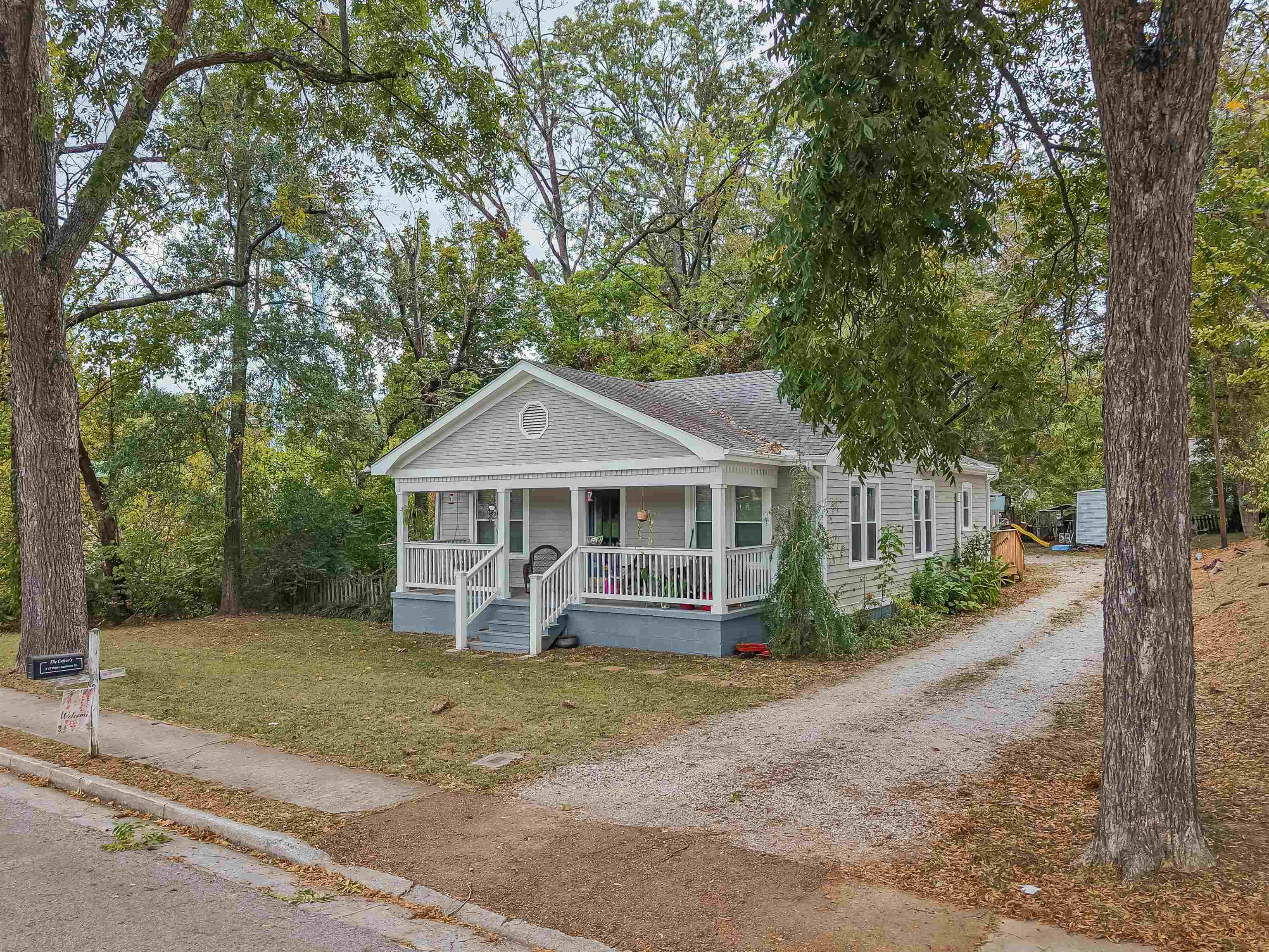 312 W Jackson St Property Photo 3