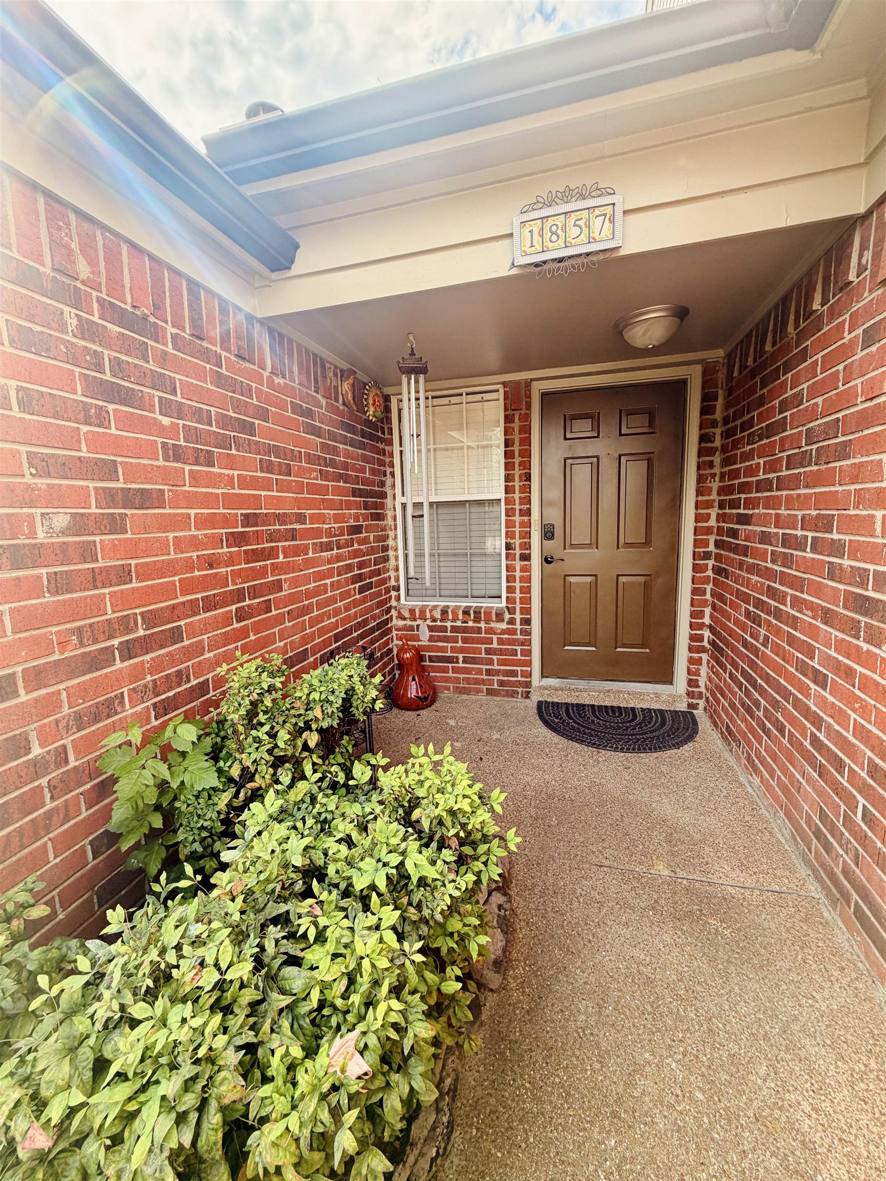 1857 Winship Dr Property Photo 2