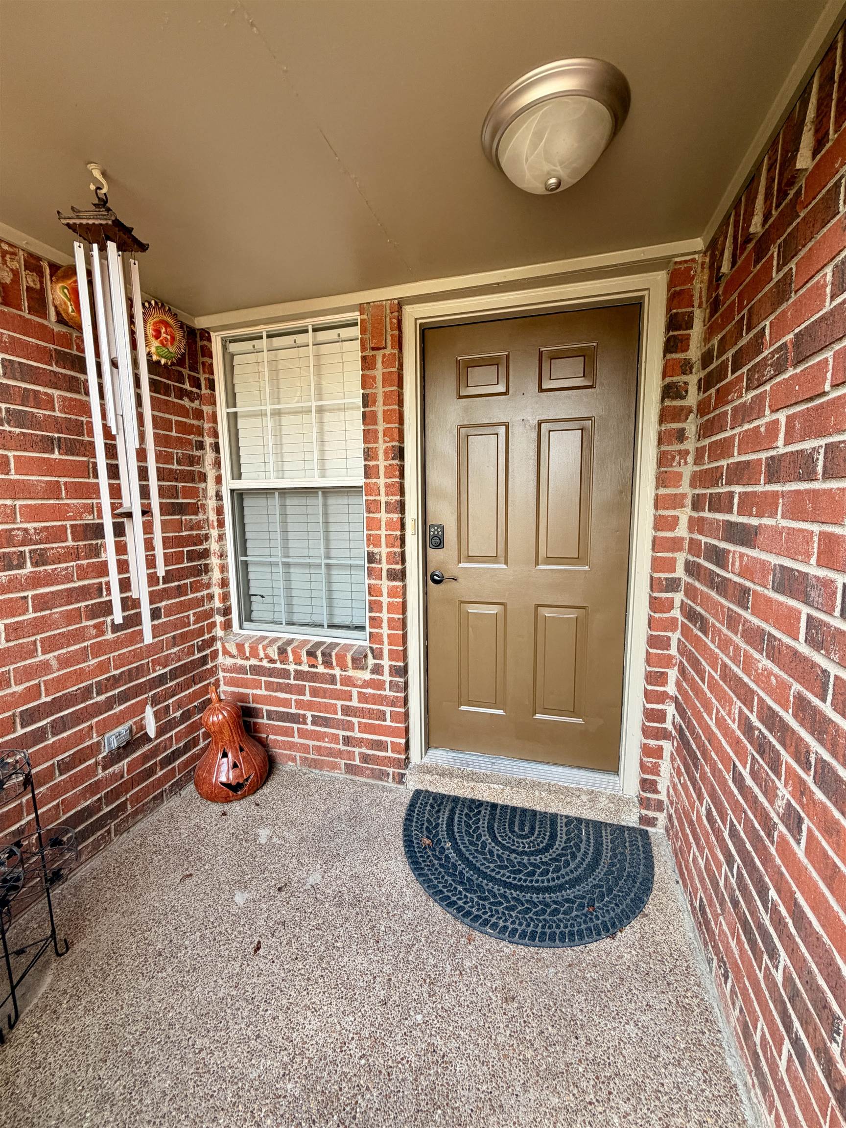 1857 Winship Dr Property Photo 3