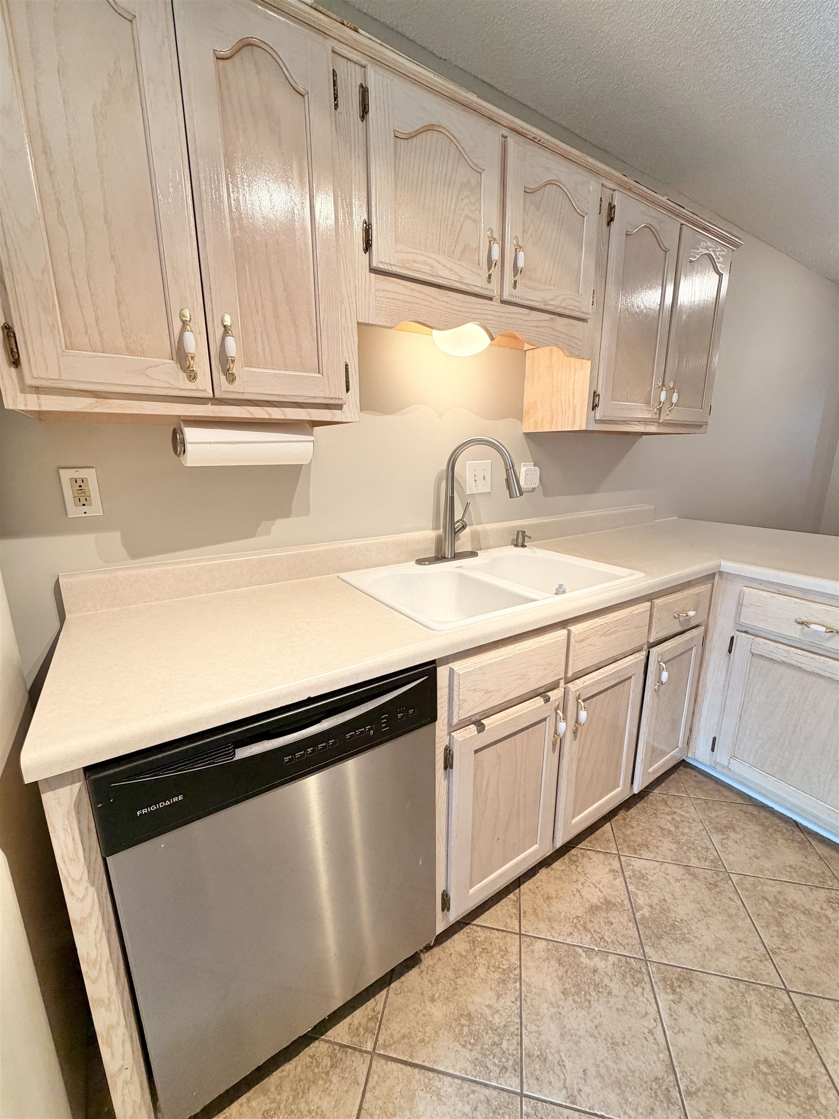 1857 Winship Dr Property Photo 17