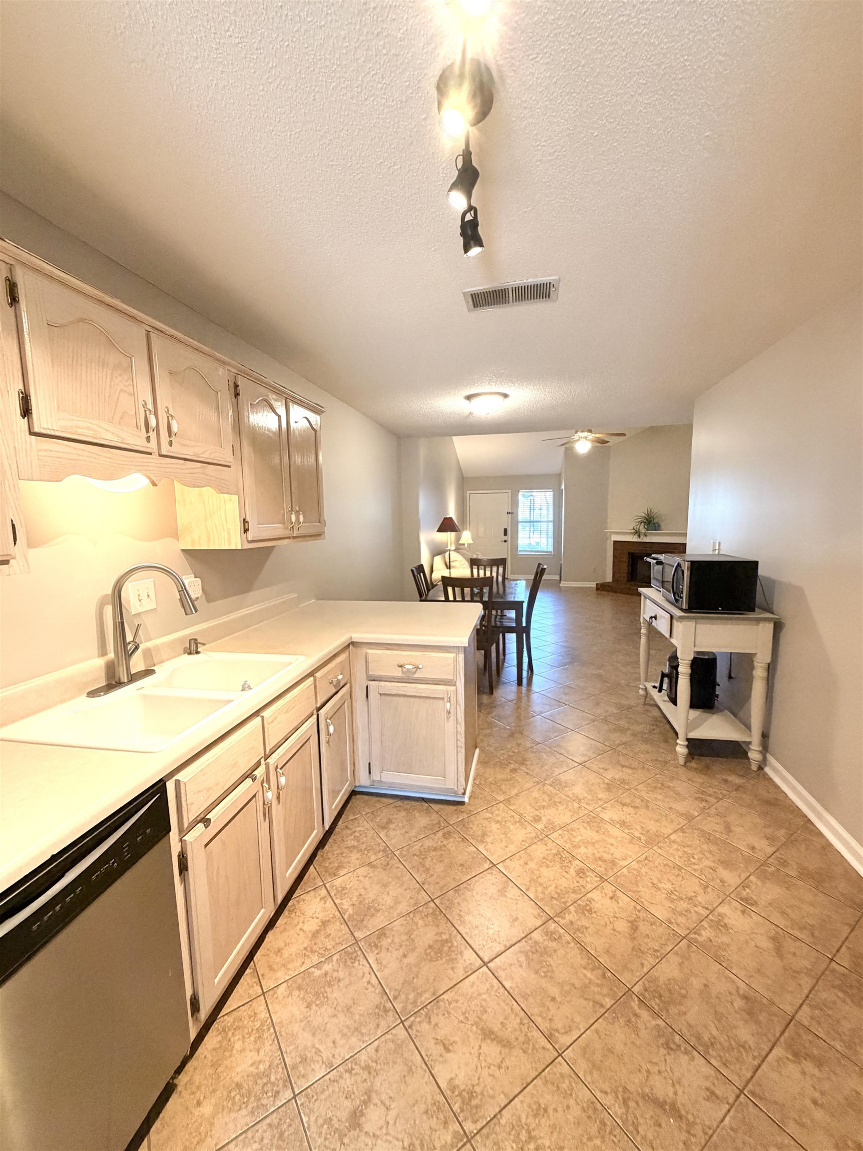 1857 Winship Dr Property Photo 20