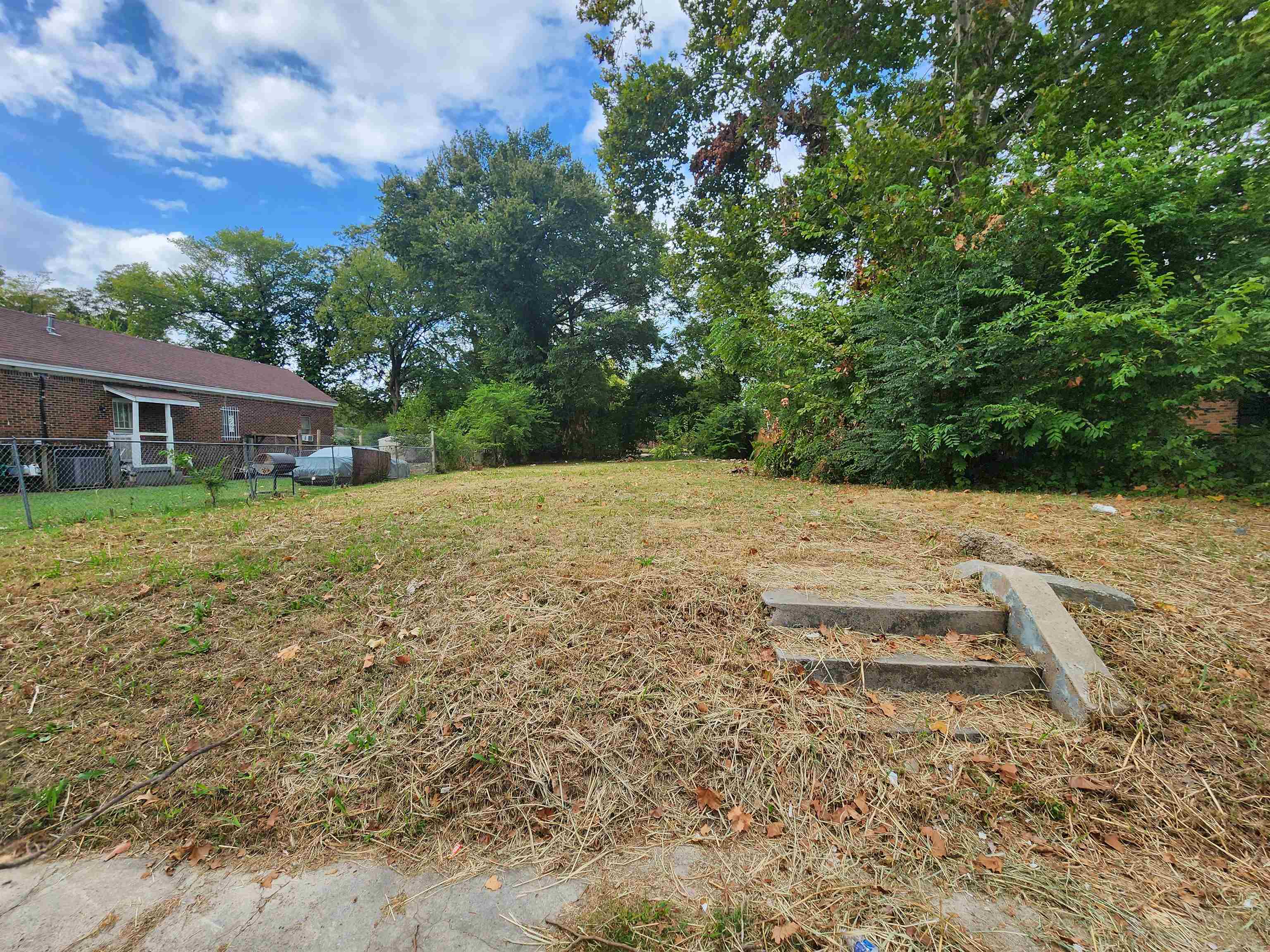693 Leath St Property Photo 3