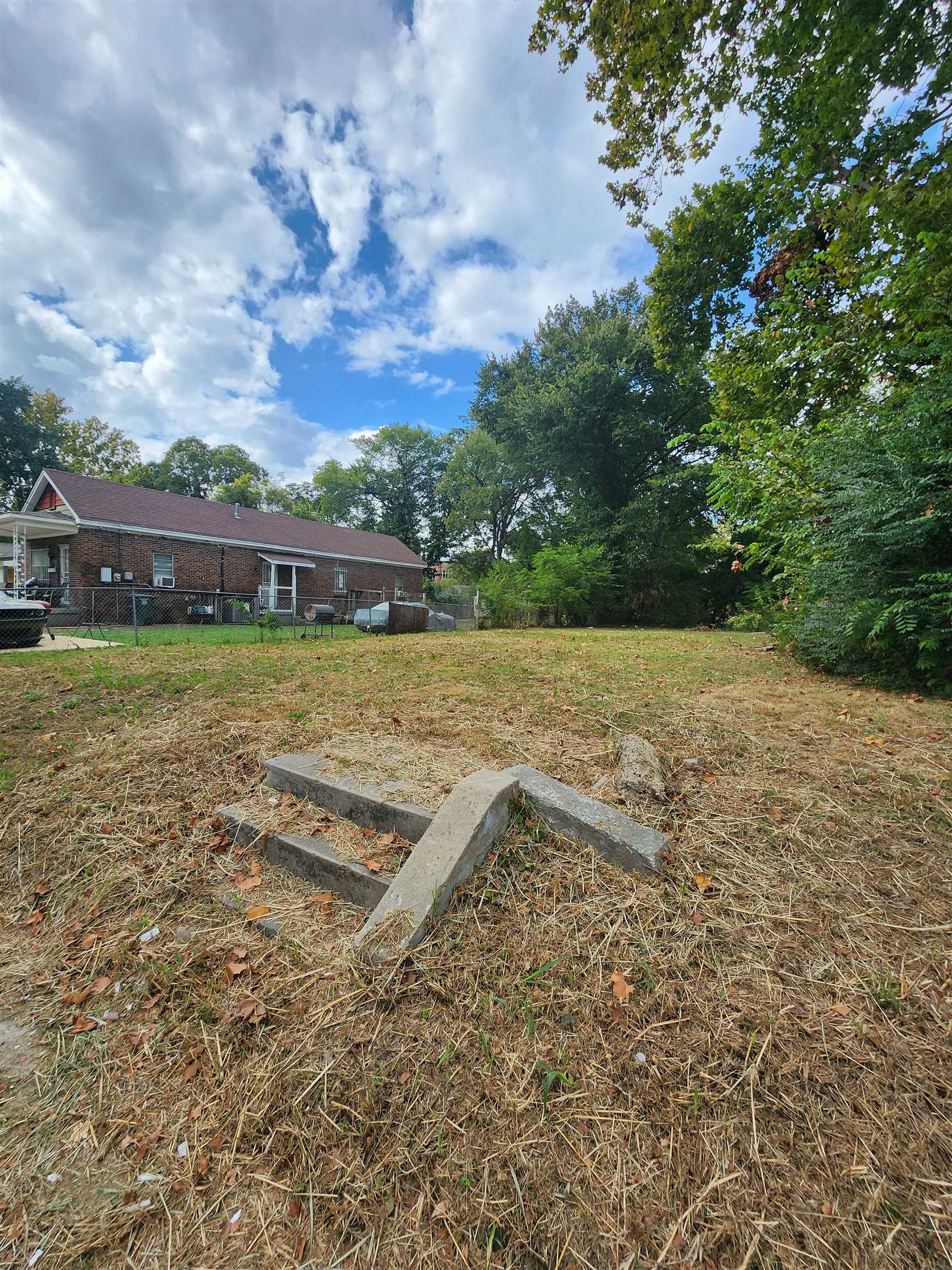 693 Leath St Property Photo 4