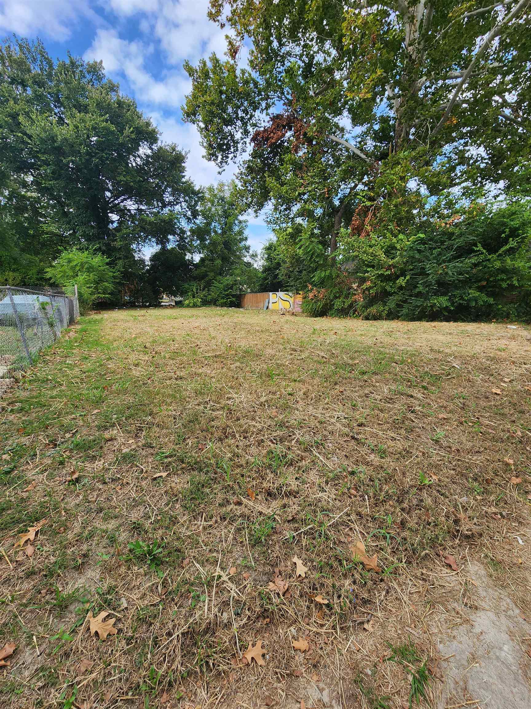 693 Leath St Property Photo 5